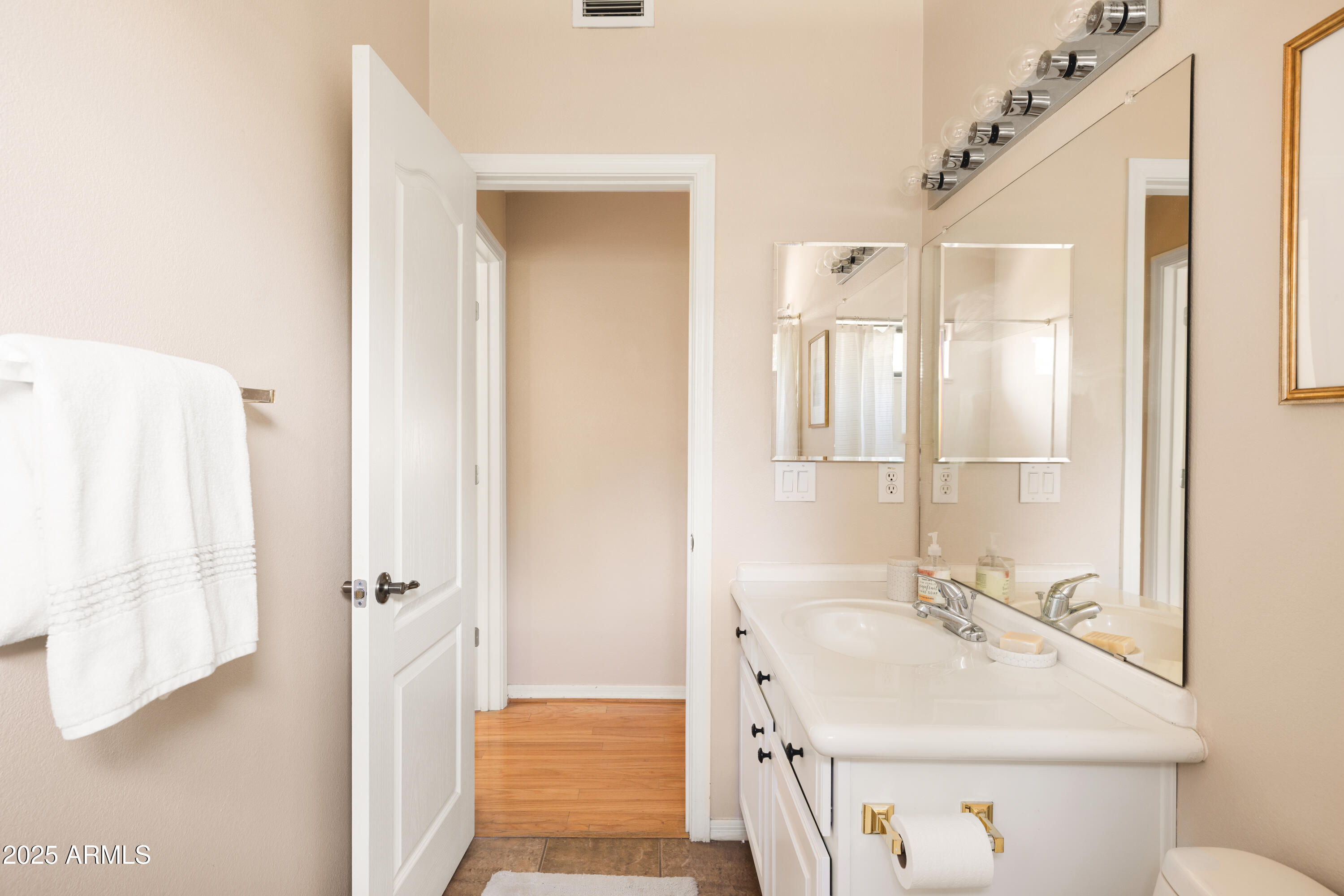 1102 W GLENDALE Avenue, 123