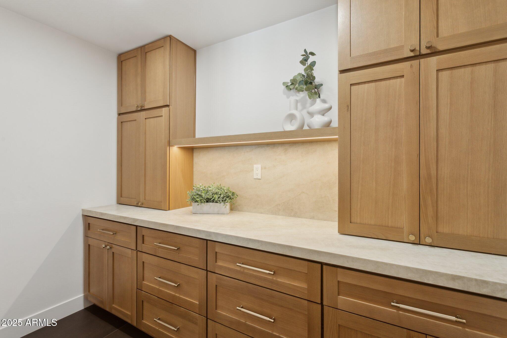 4815 E EVERETT Drive