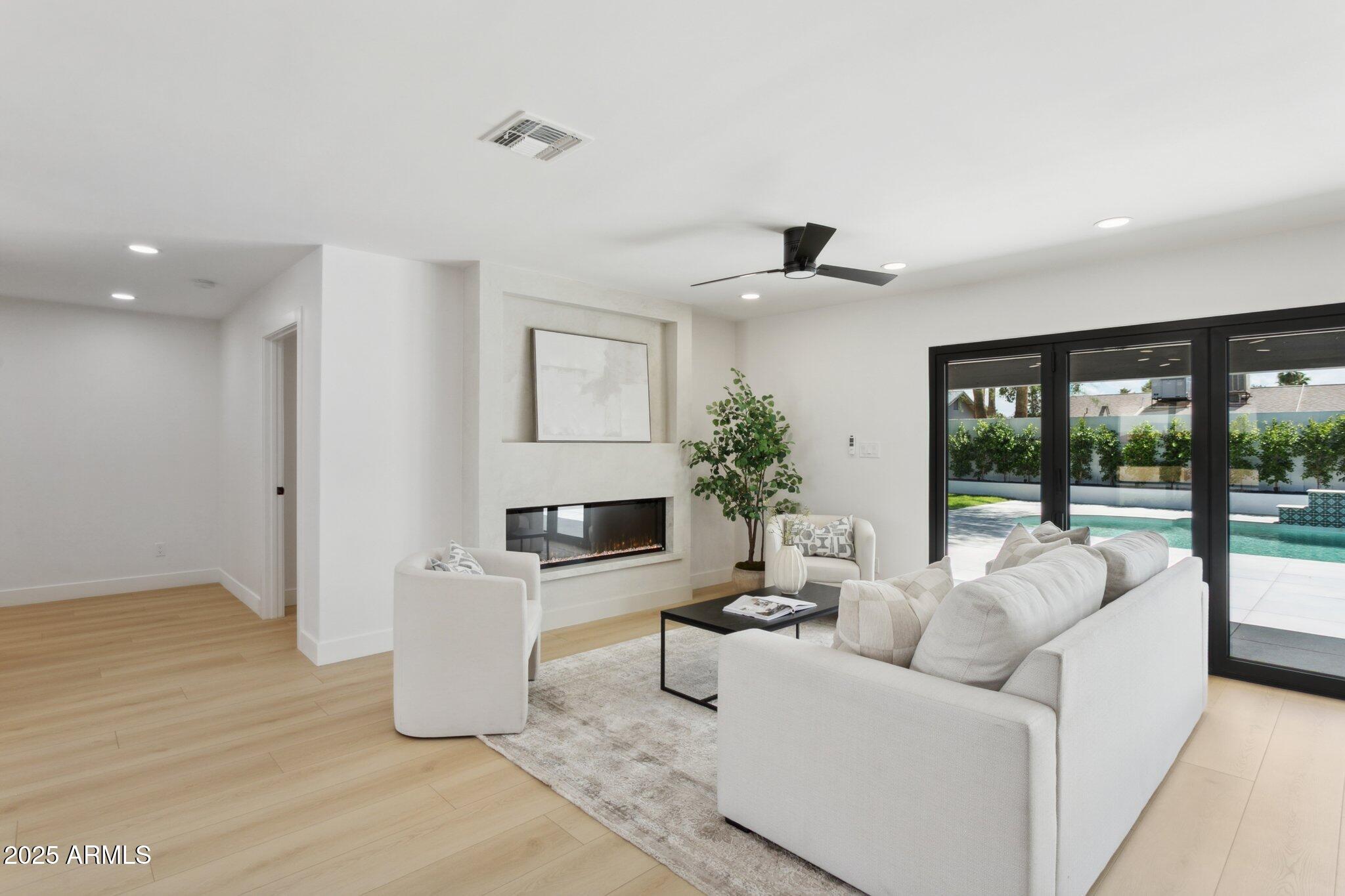 4815 E EVERETT Drive