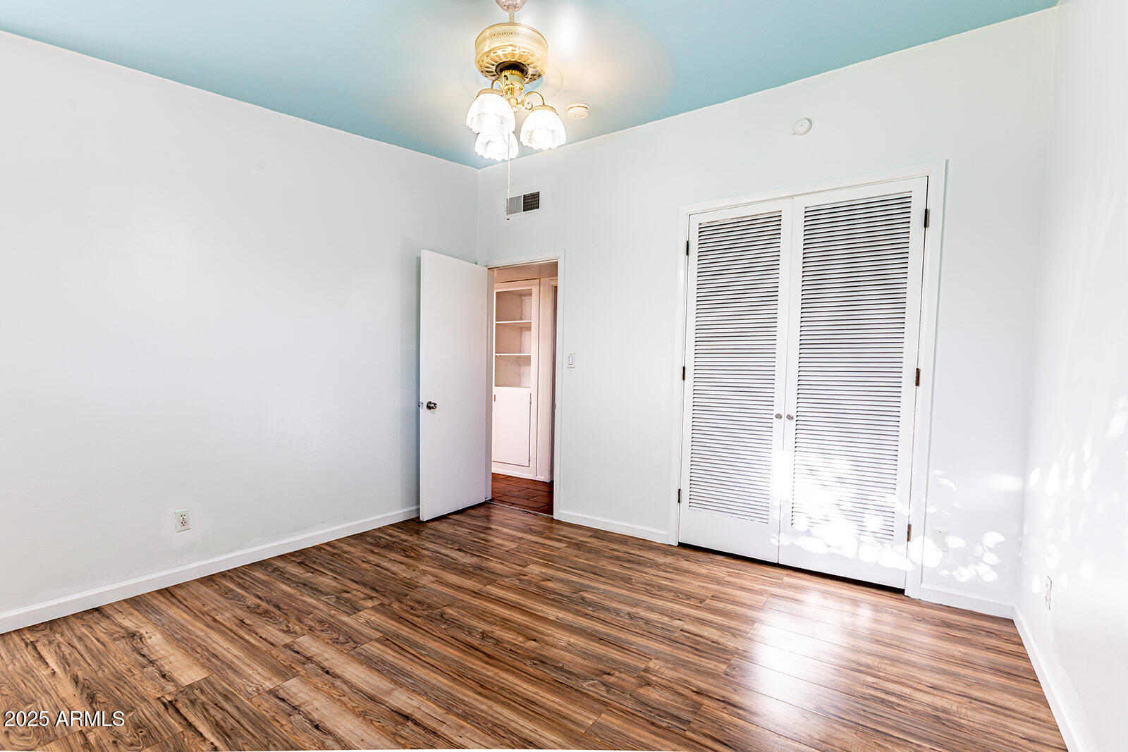 2033 W PALO VERDE Drive