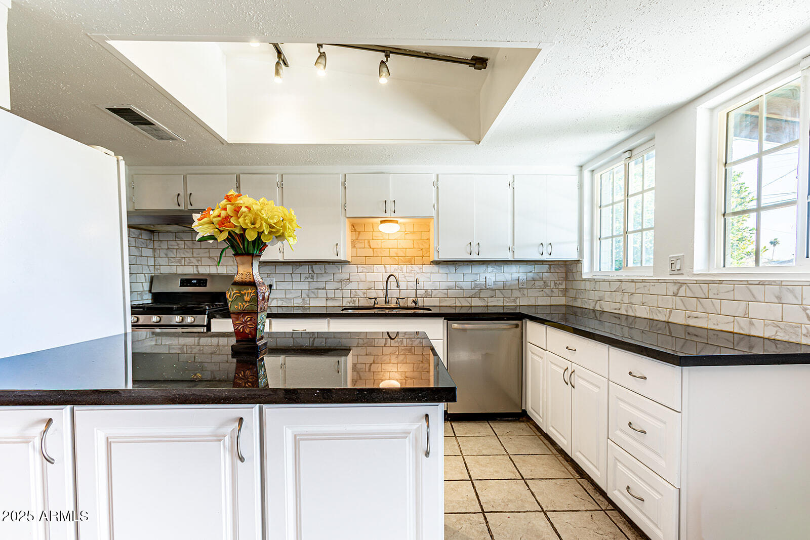 2033 W PALO VERDE Drive