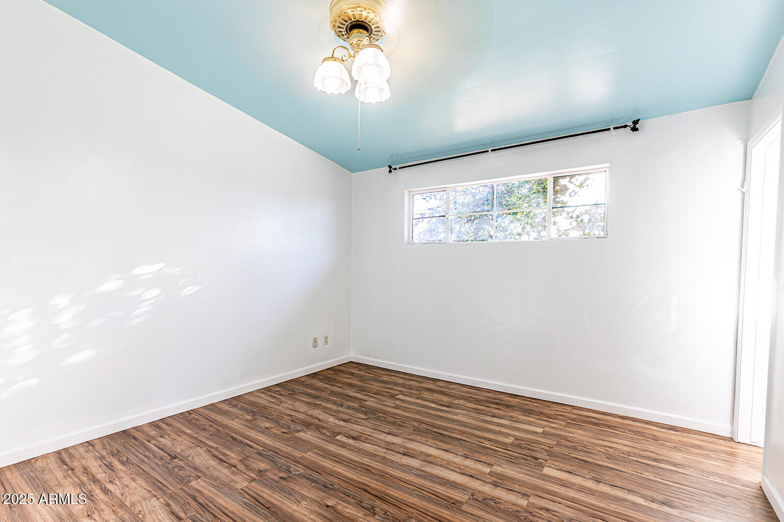 2033 W PALO VERDE Drive