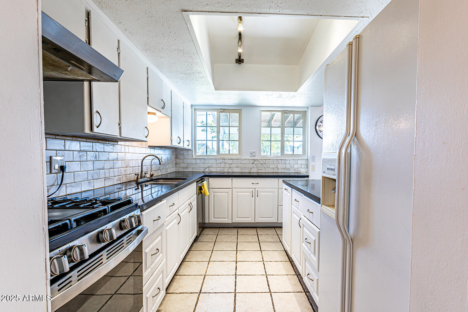 2033 W PALO VERDE Drive