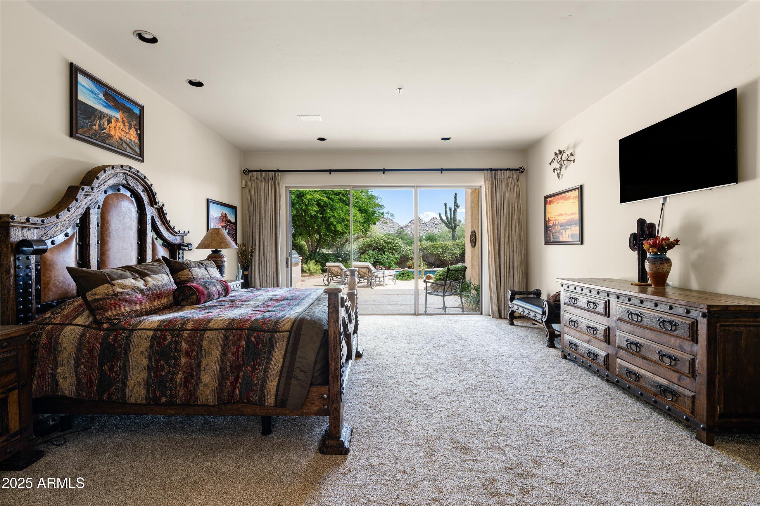 34221 N BOULDERS Parkway