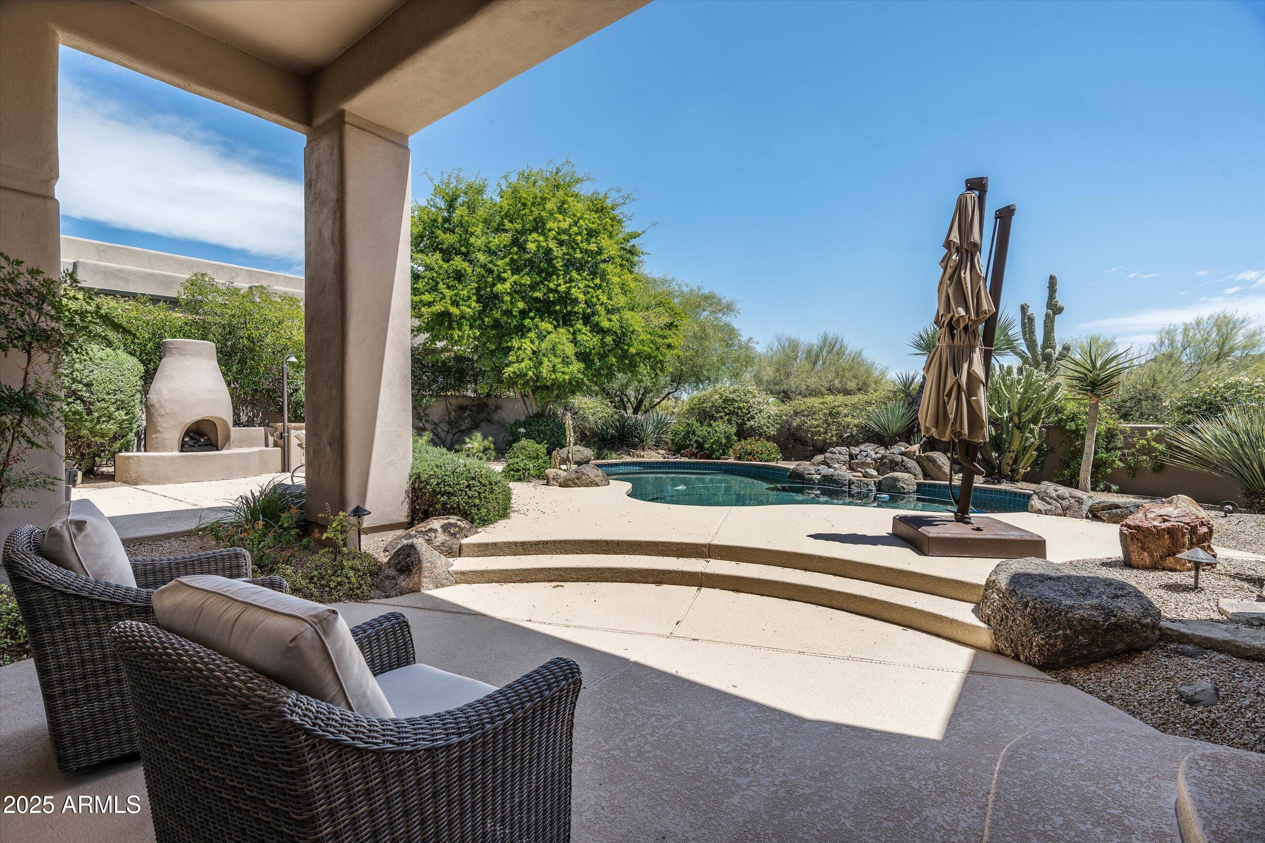 34221 N BOULDERS Parkway