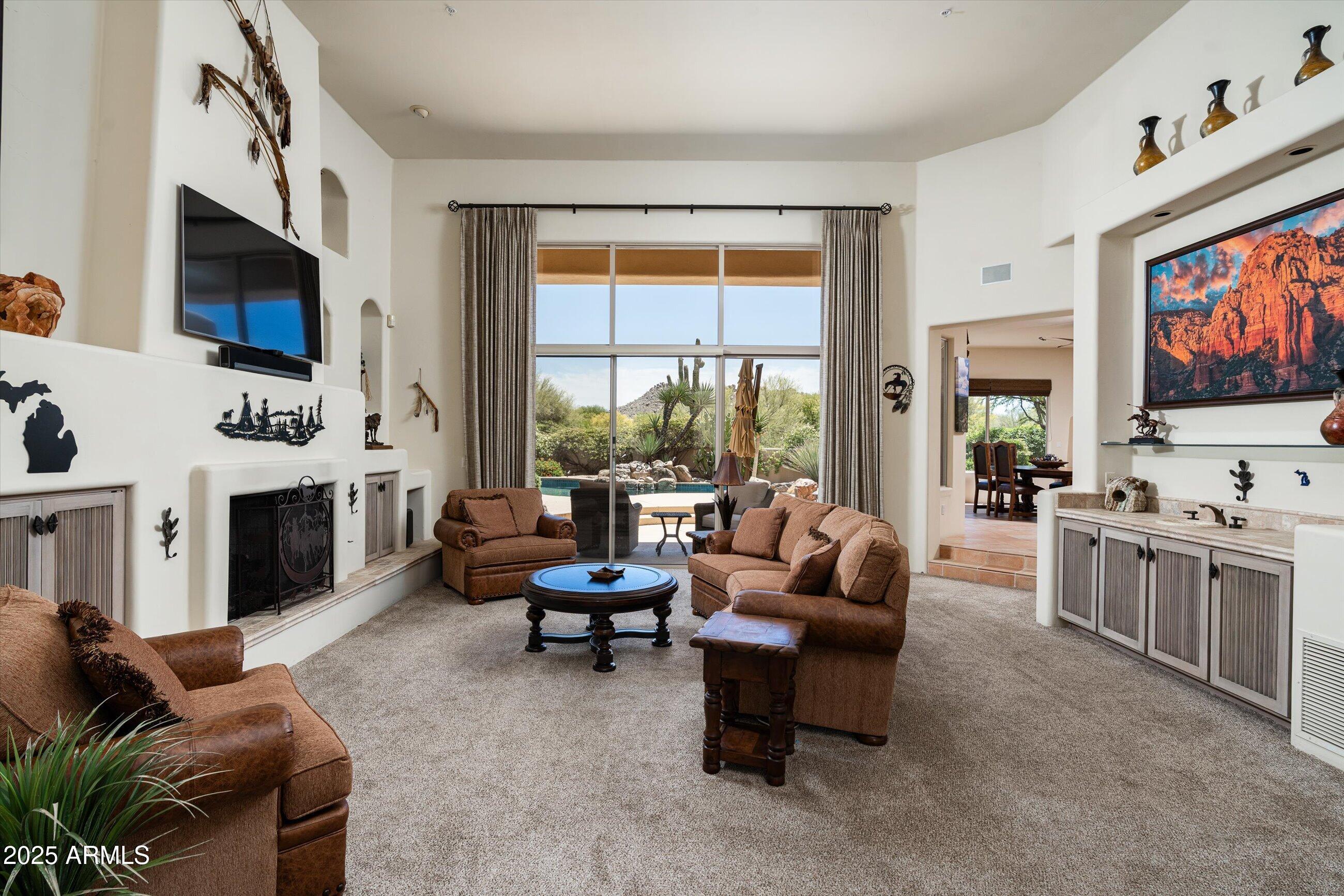 34221 N BOULDERS Parkway