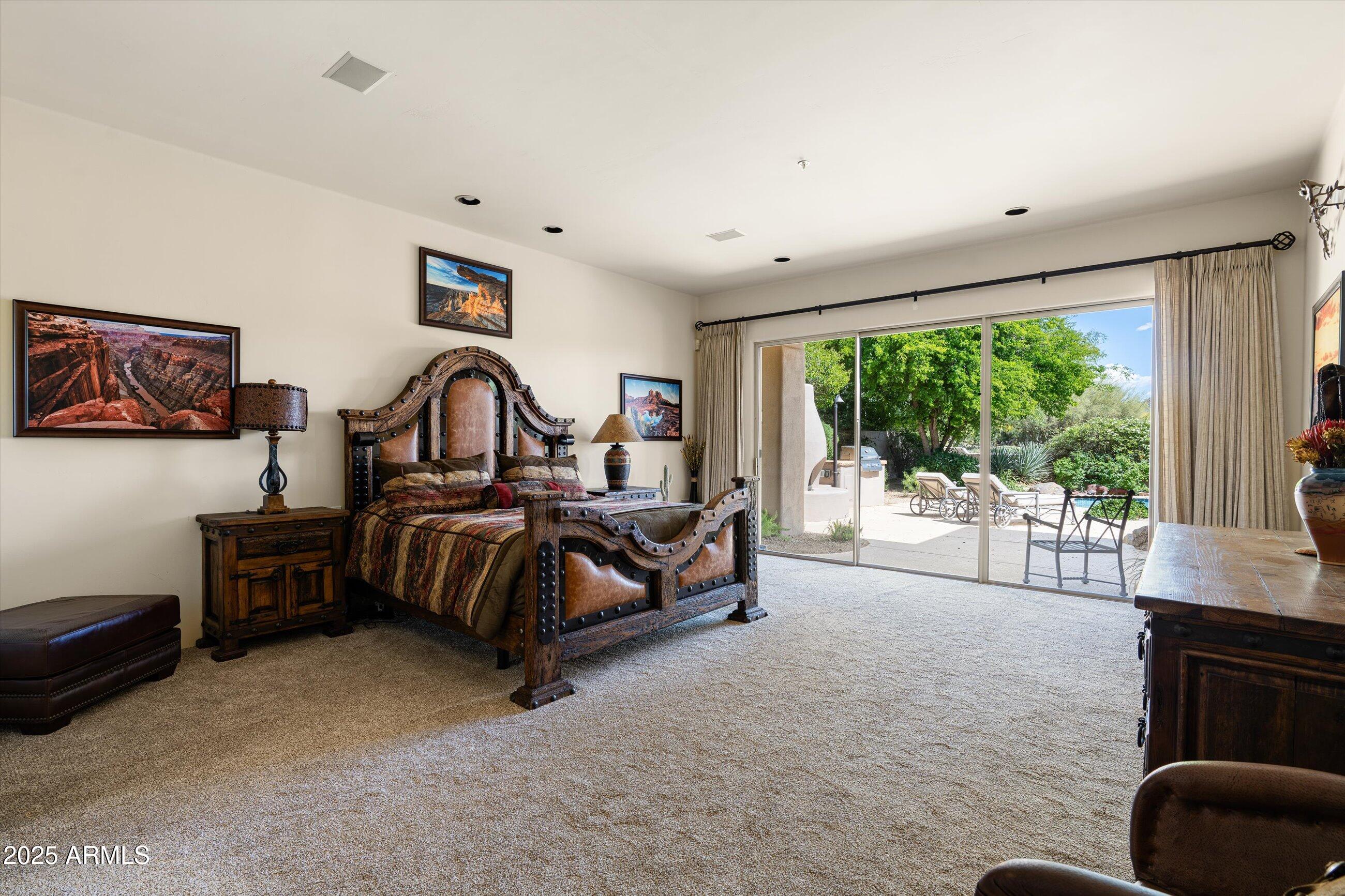 34221 N BOULDERS Parkway