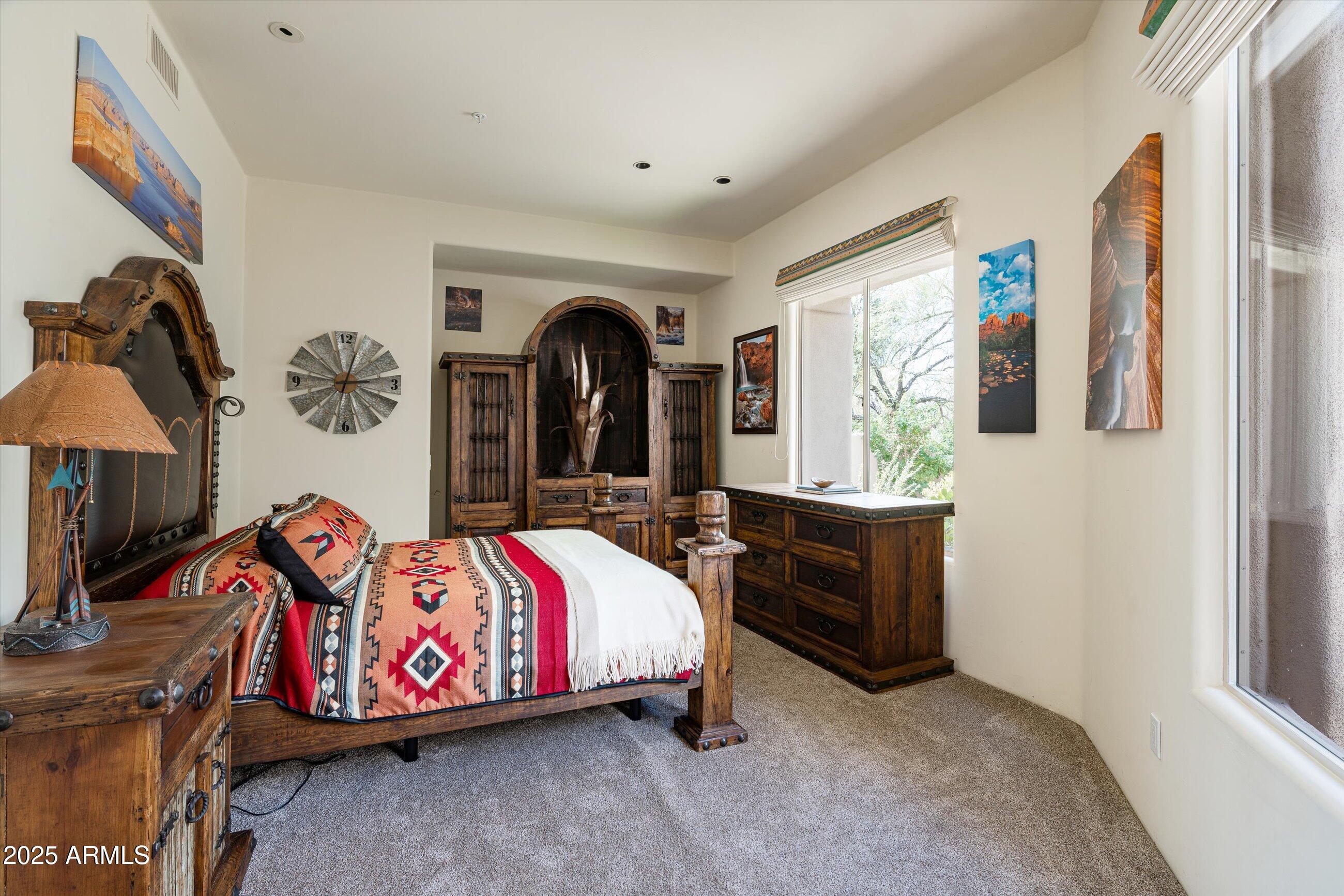 34221 N BOULDERS Parkway