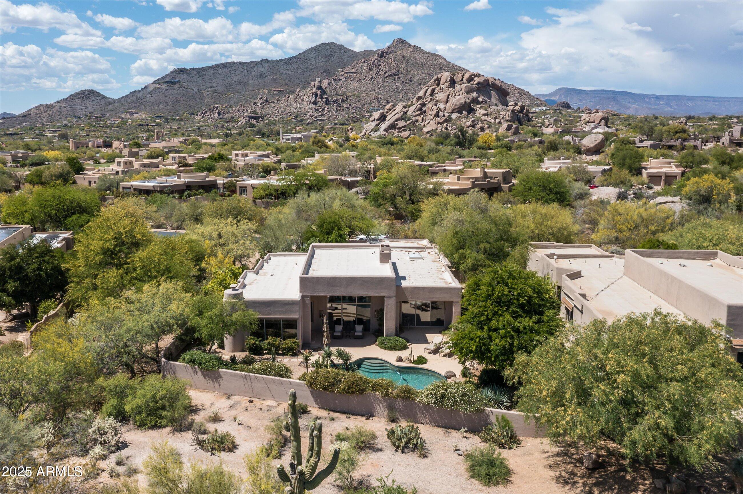 34221 N BOULDERS Parkway