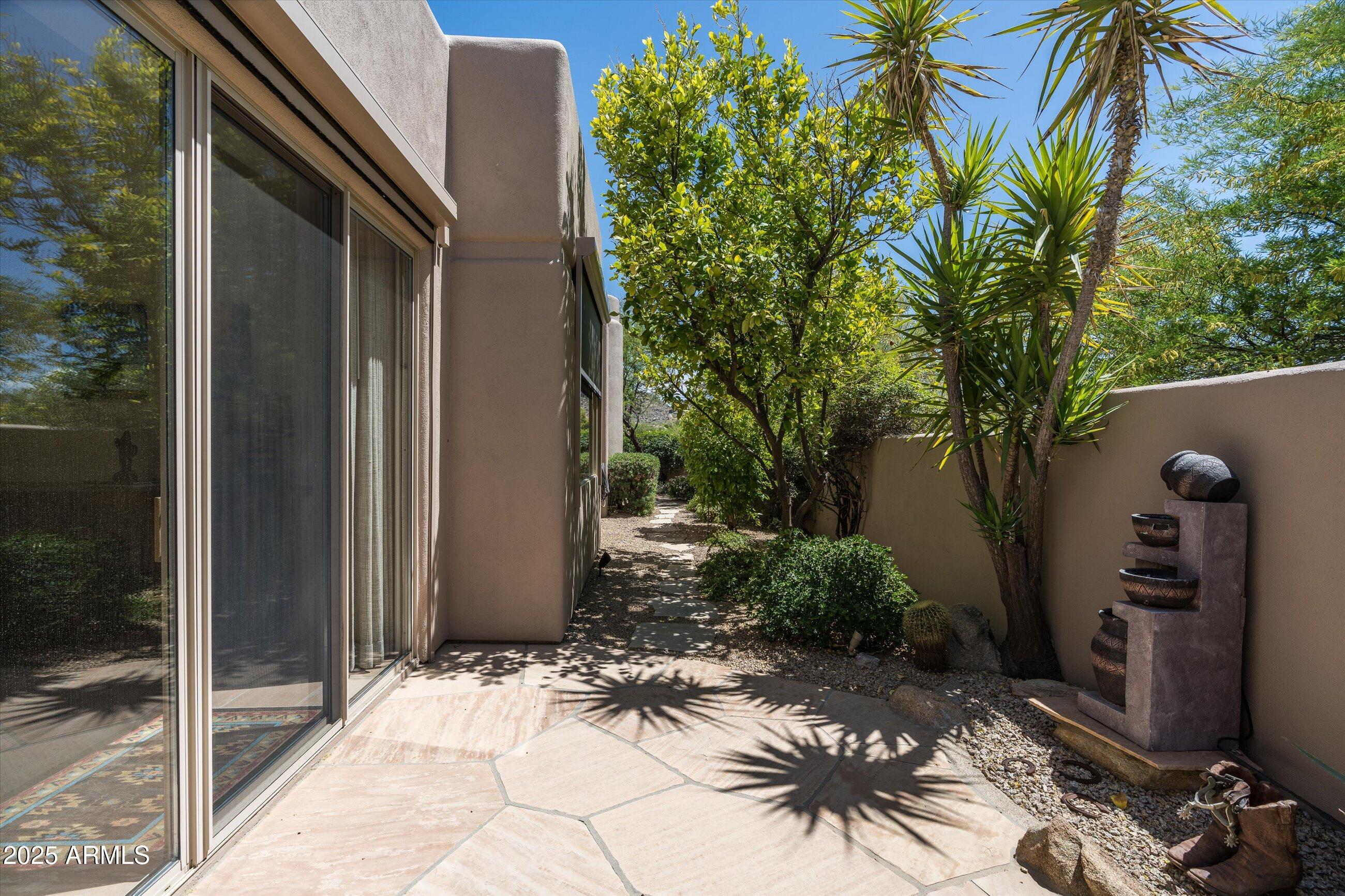 34221 N BOULDERS Parkway