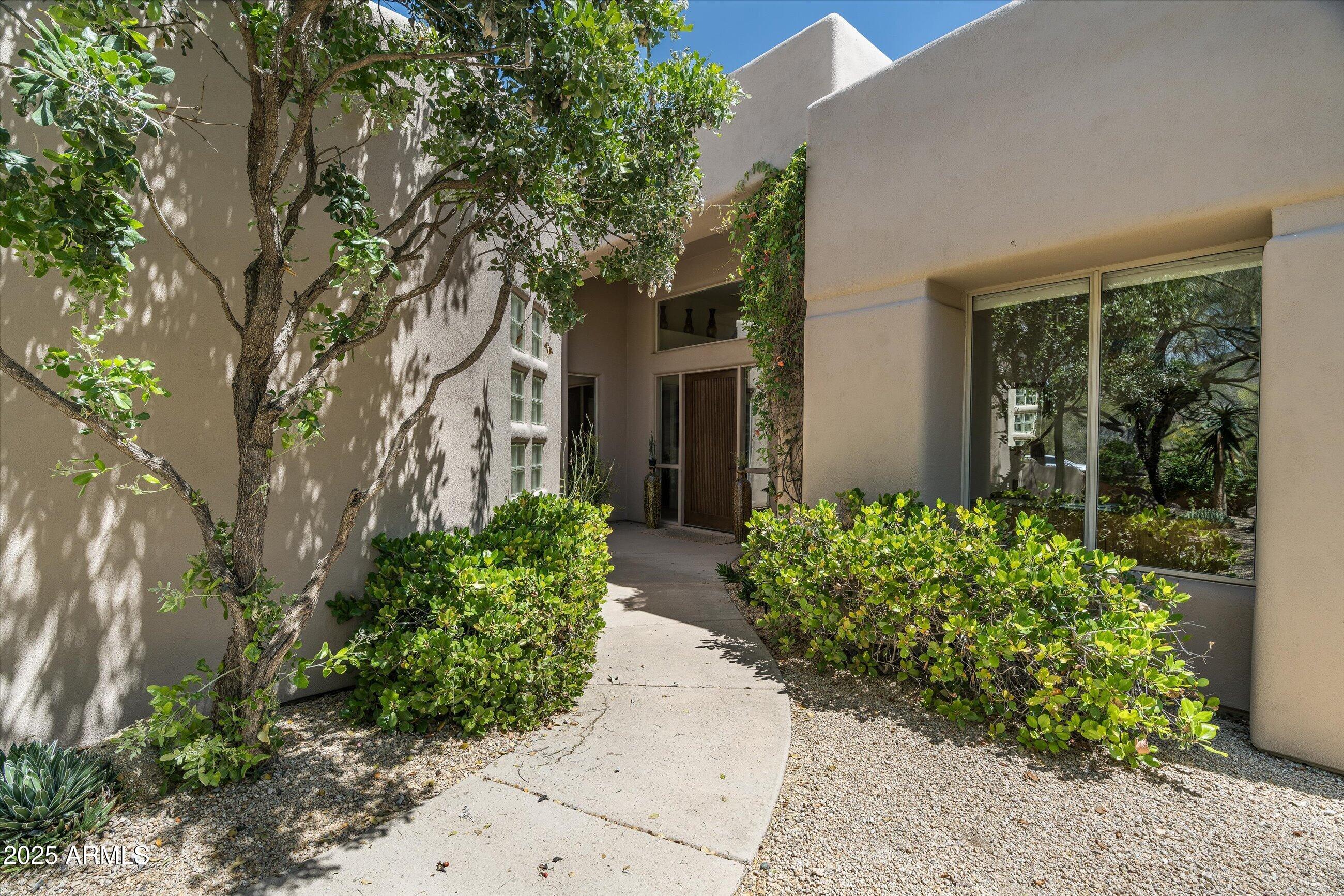 34221 N BOULDERS Parkway