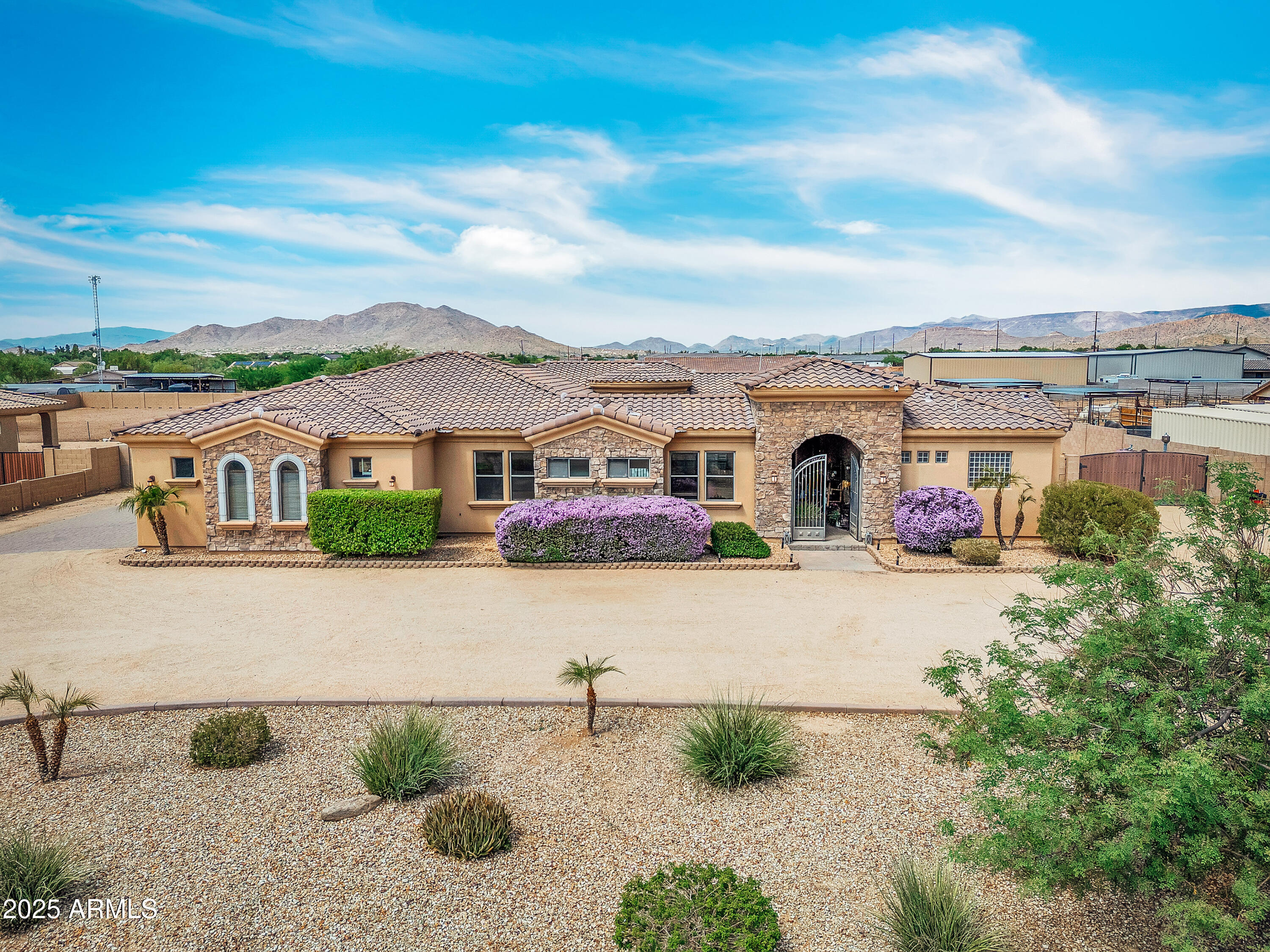 810 W HIDDEN VALLEY Drive