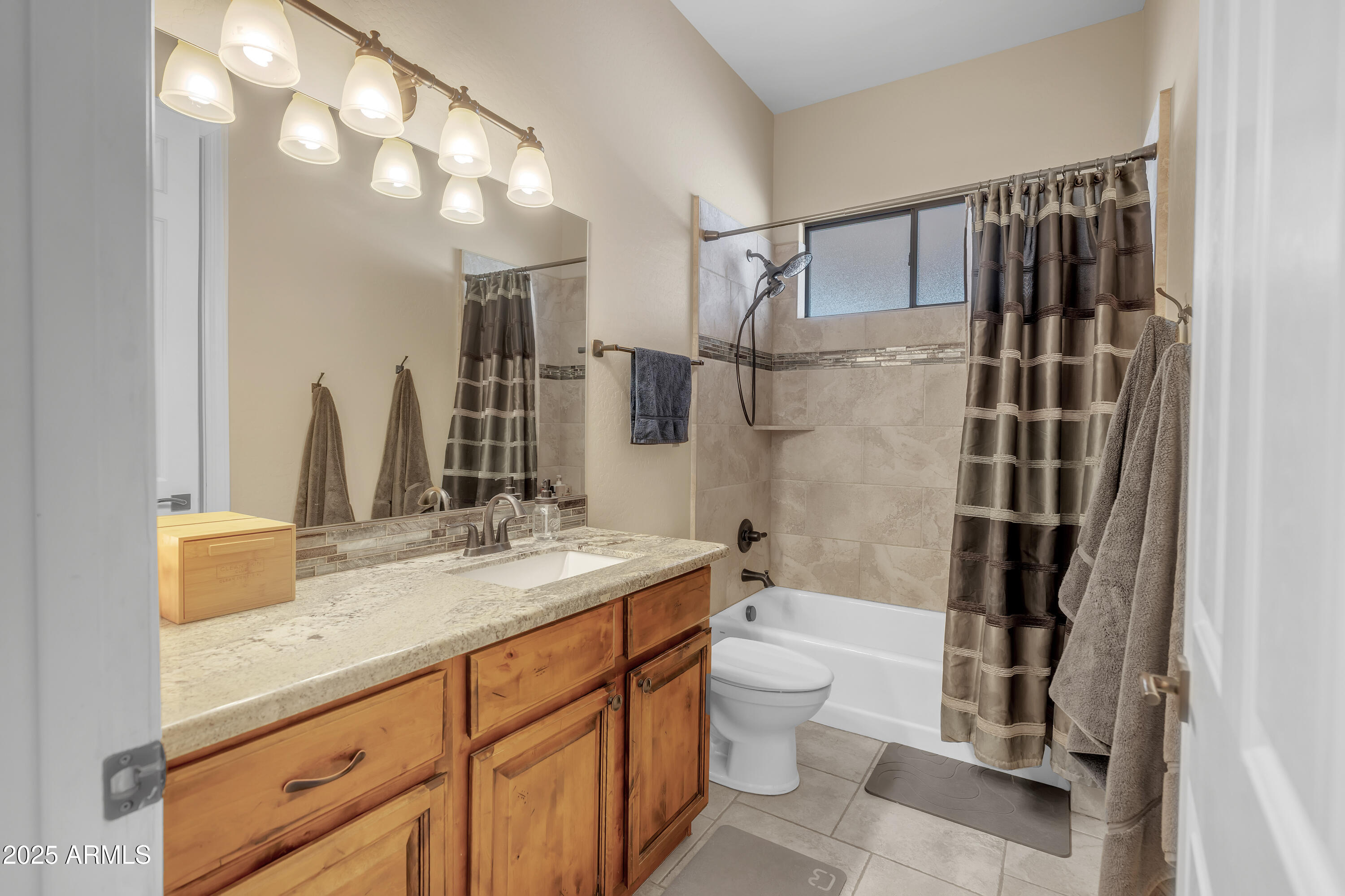 810 W HIDDEN VALLEY Drive