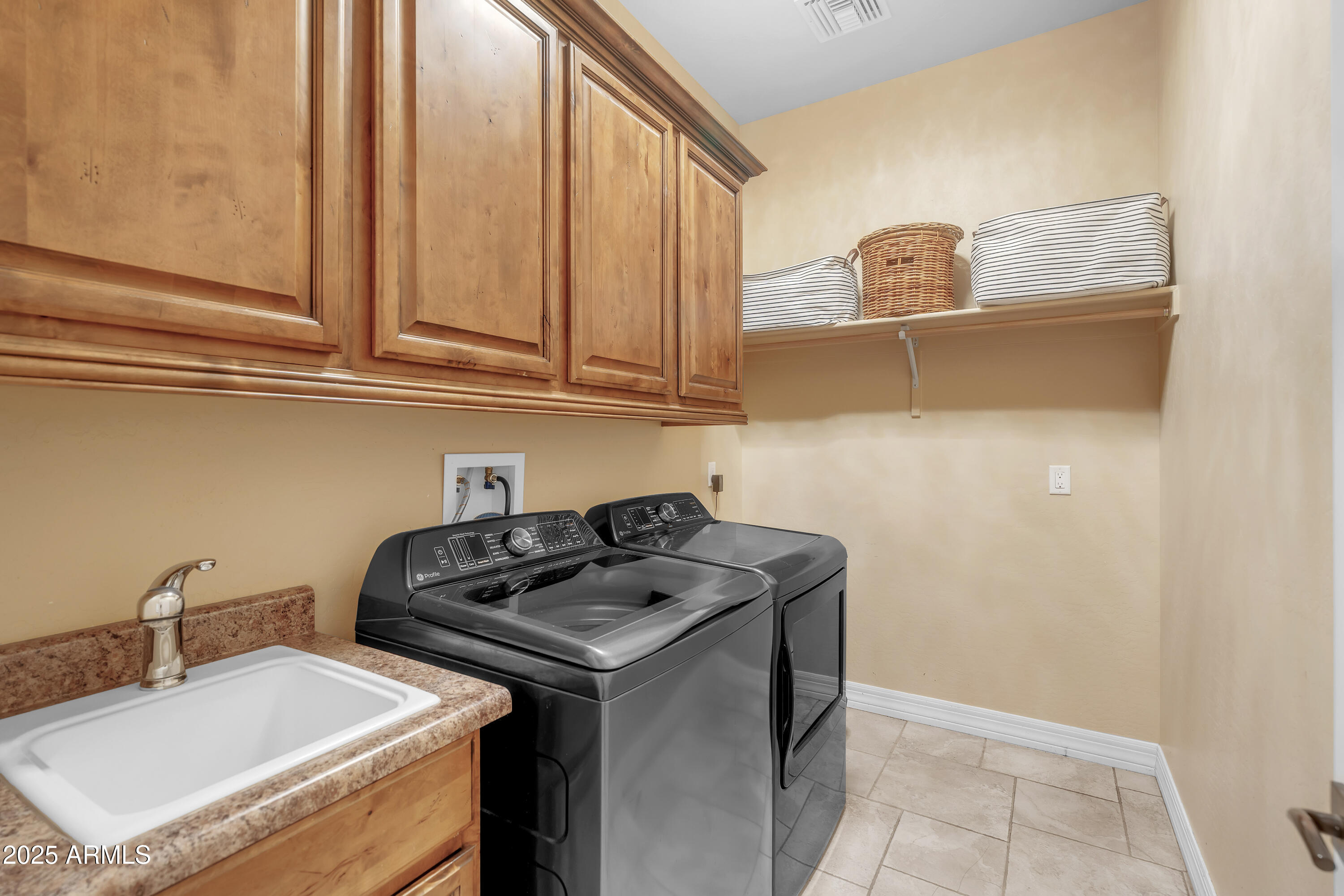 810 W HIDDEN VALLEY Drive