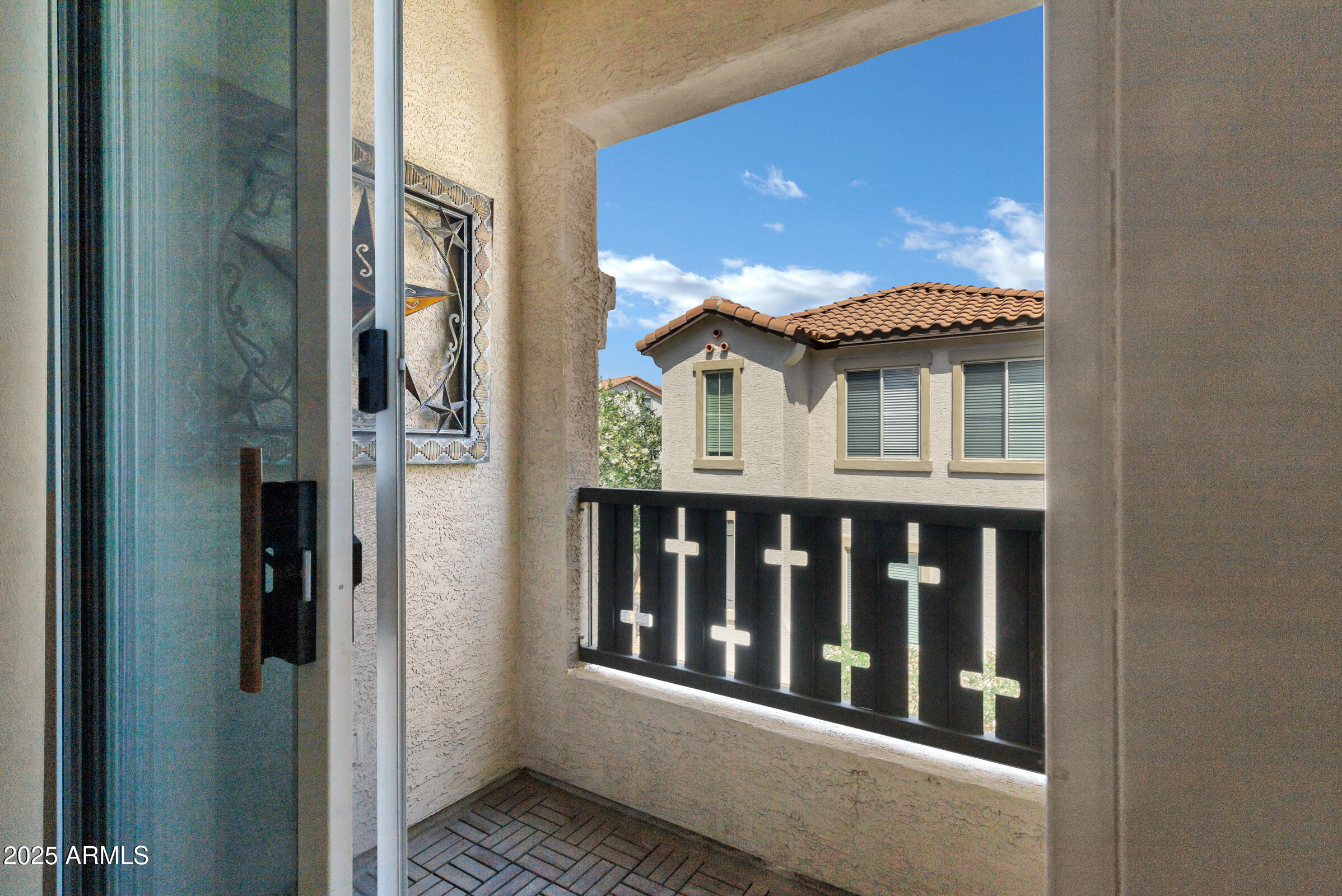 945 W WENDY Way