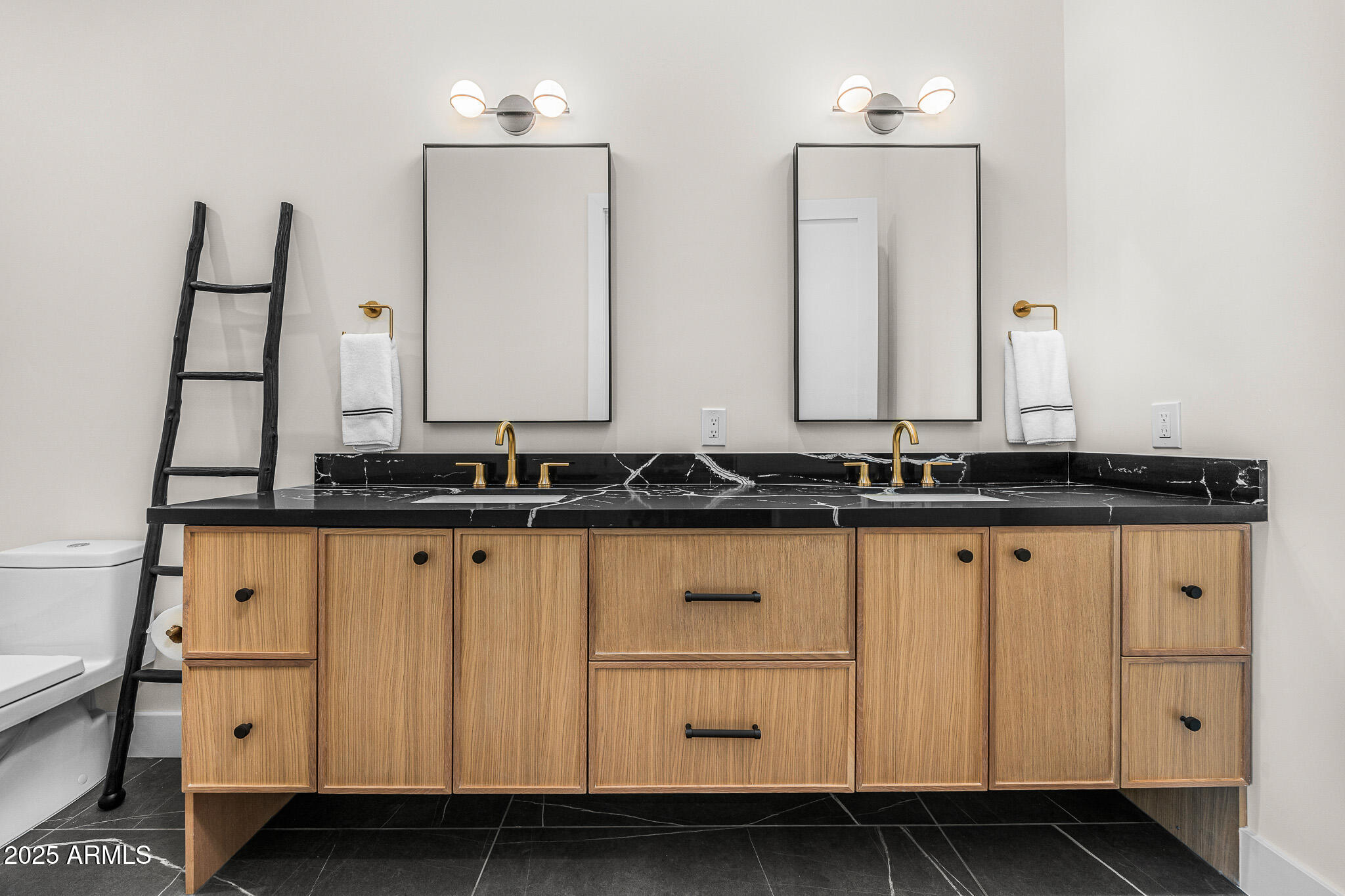 7001 E CABALLO Circle