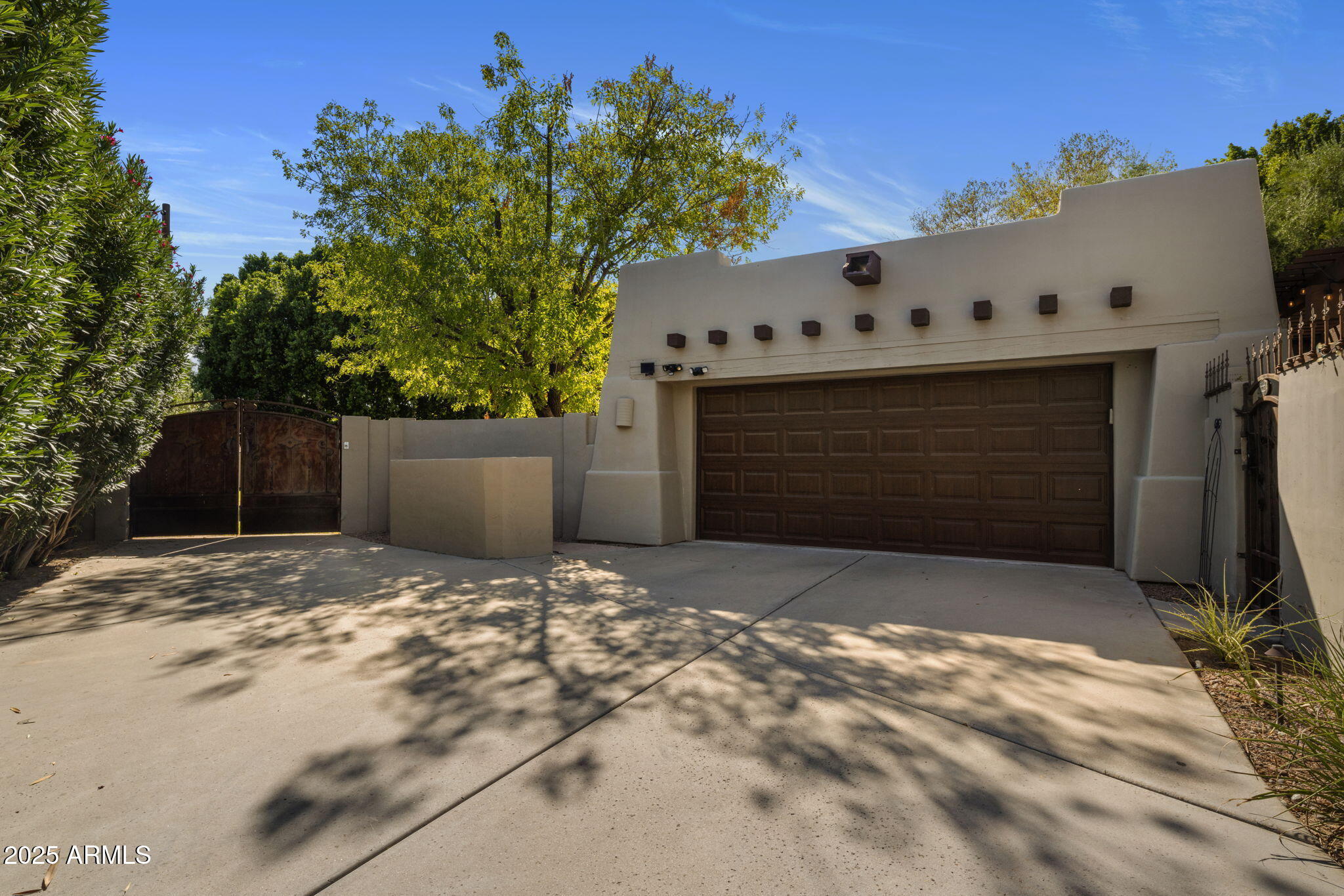 3523 E OREGON Avenue