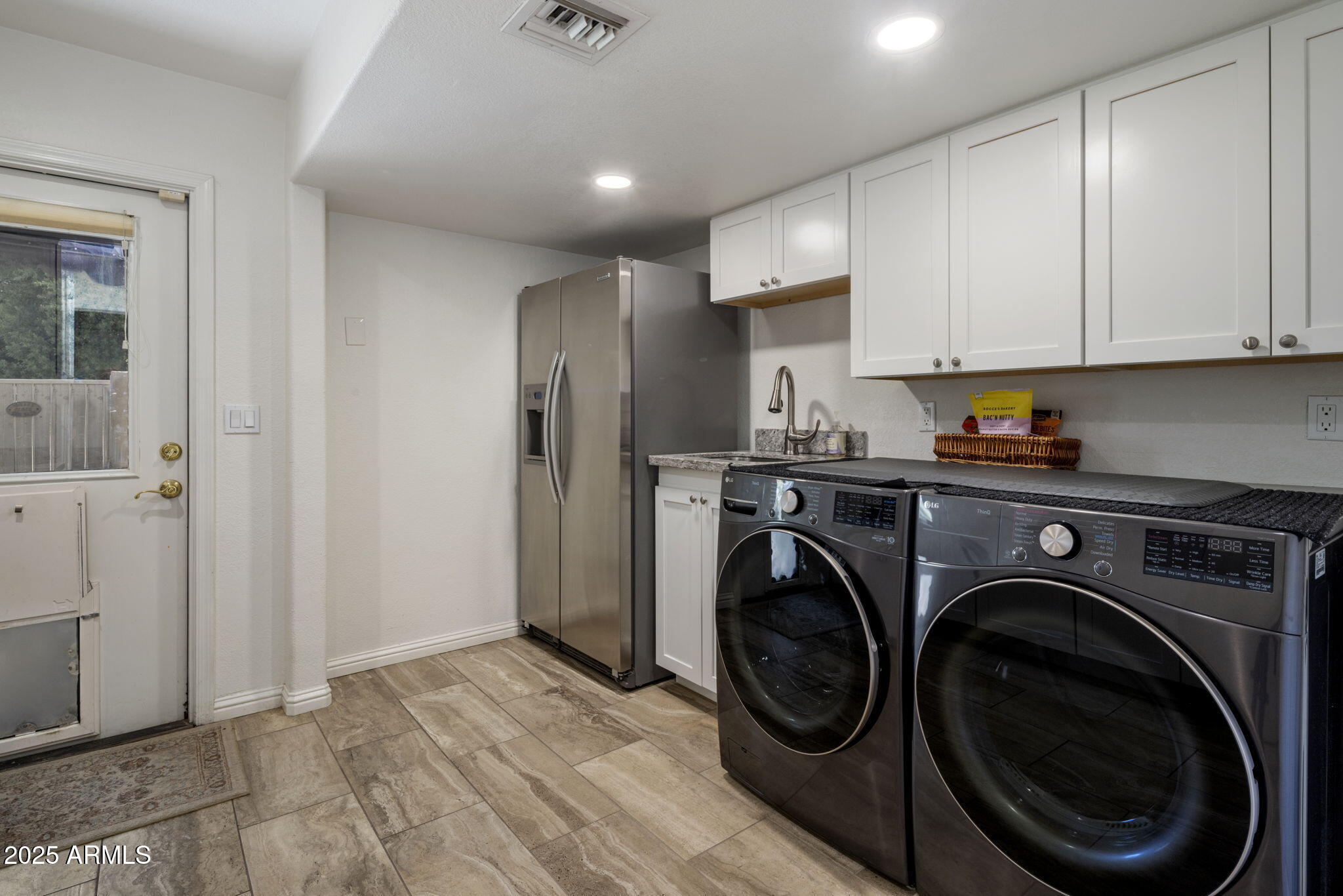 3523 E OREGON Avenue