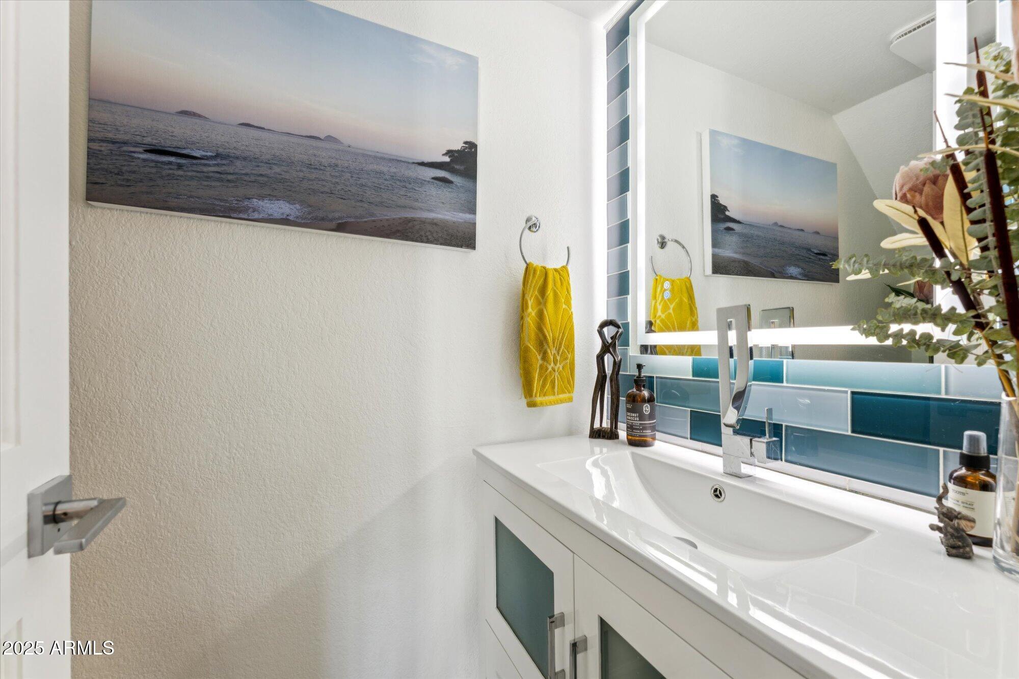 1811 E HAYWARD Avenue, 1