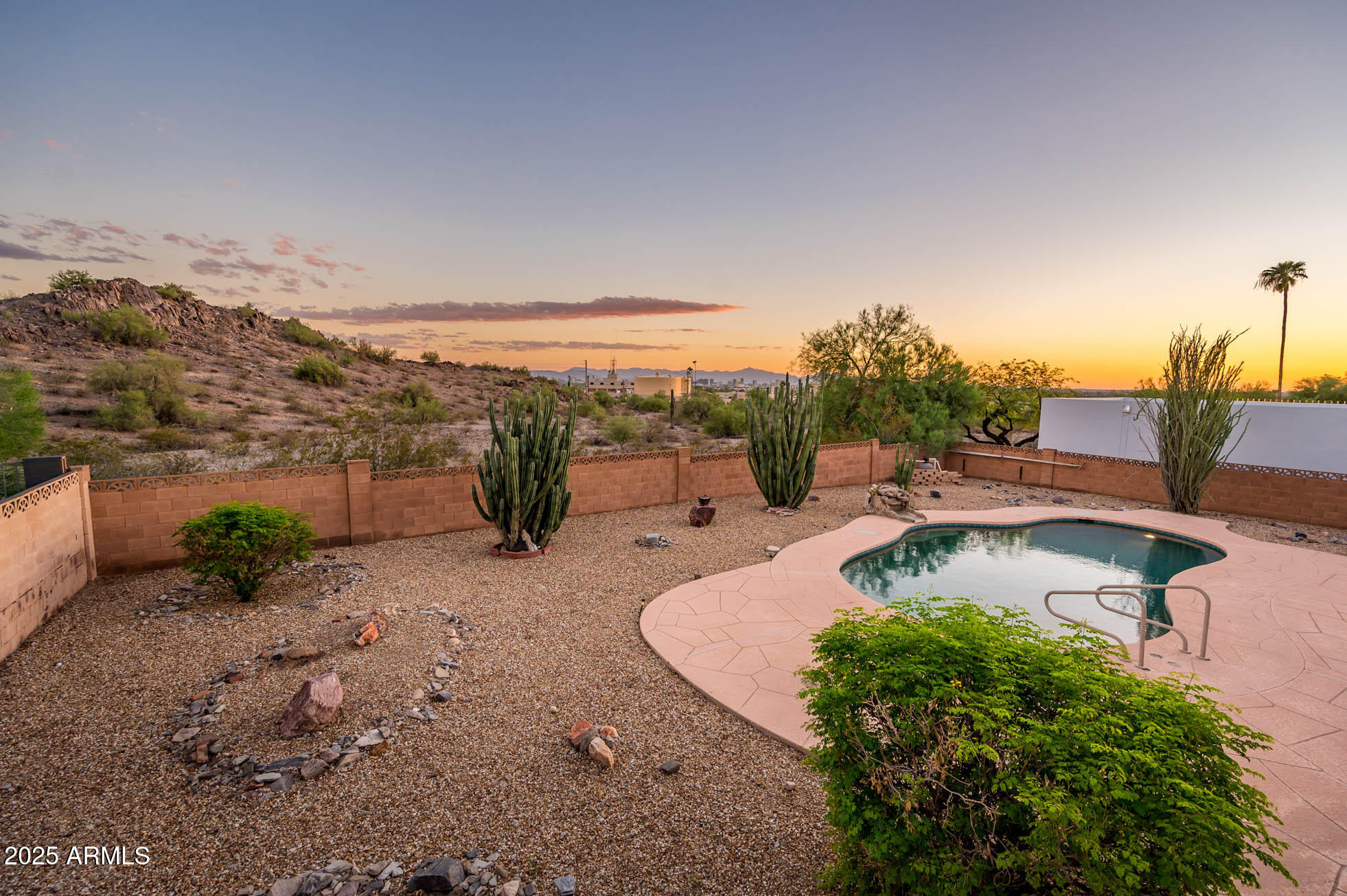 2431 E OCOTILLO Road