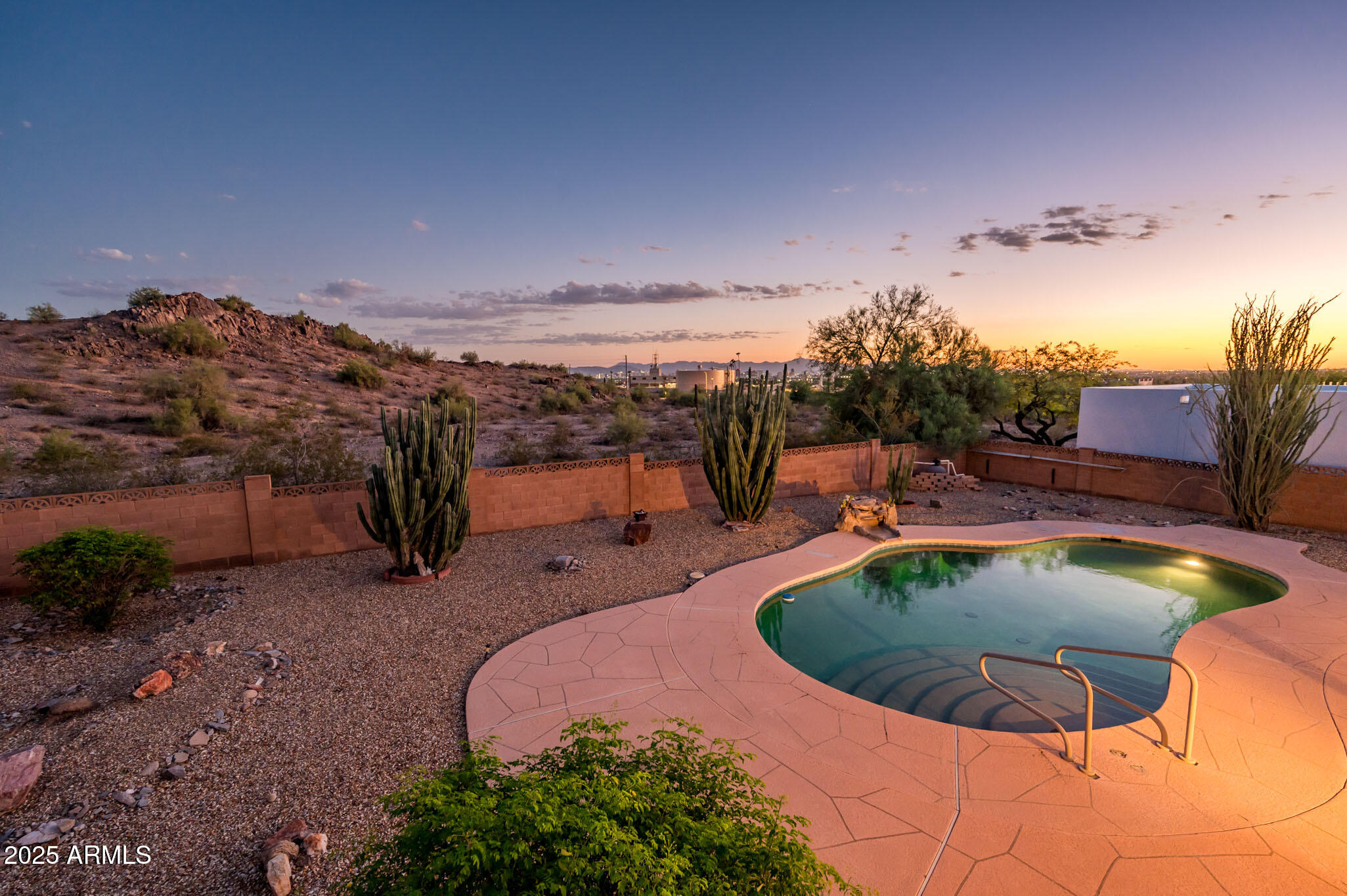 2431 E OCOTILLO Road