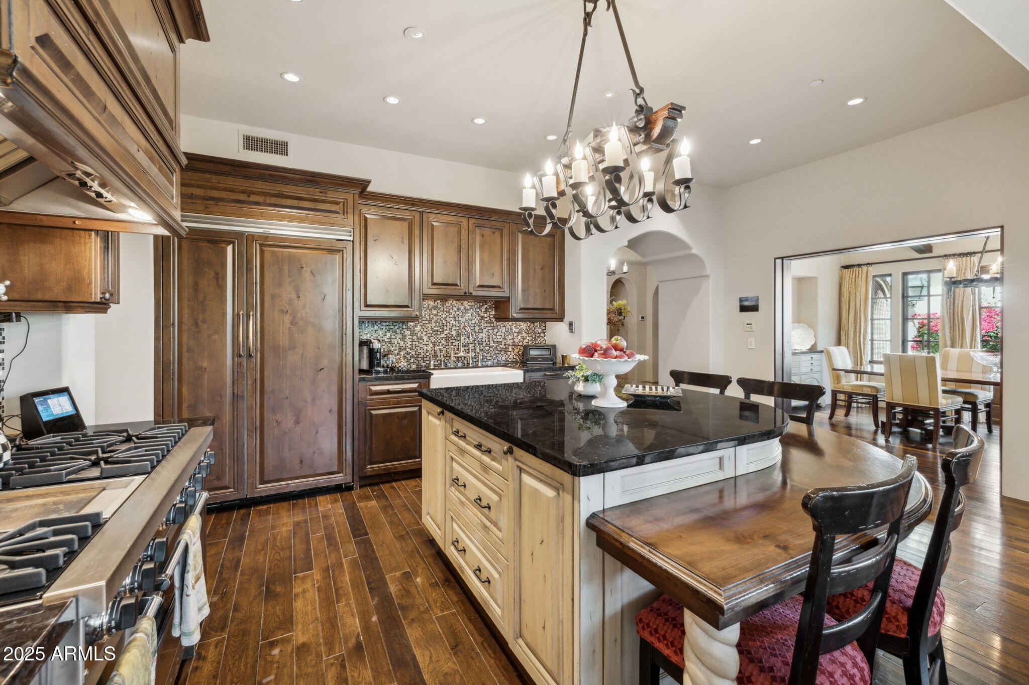 4949 E LINCOLN Drive, 11