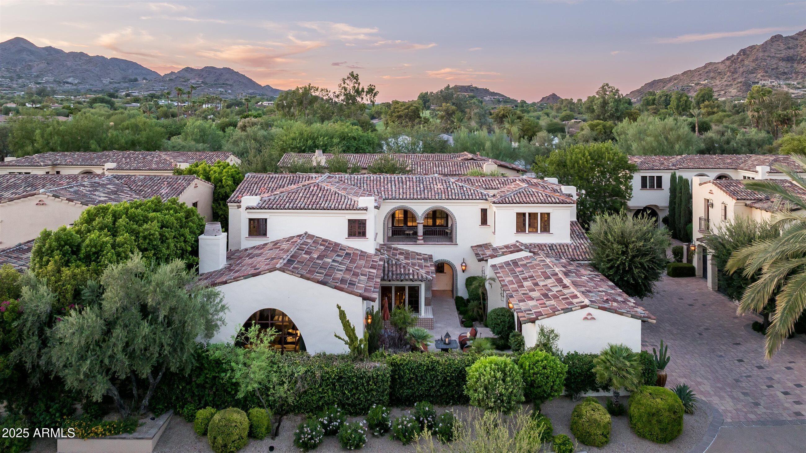 4949 E LINCOLN Drive, 11