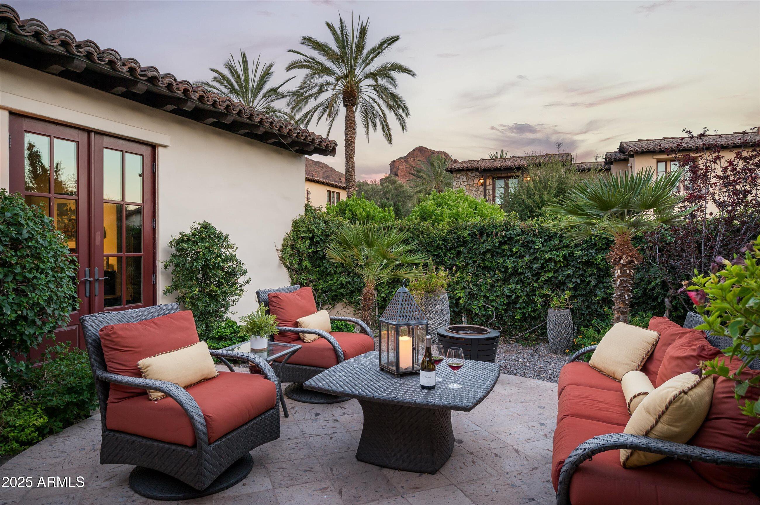 4949 E LINCOLN Drive, 11