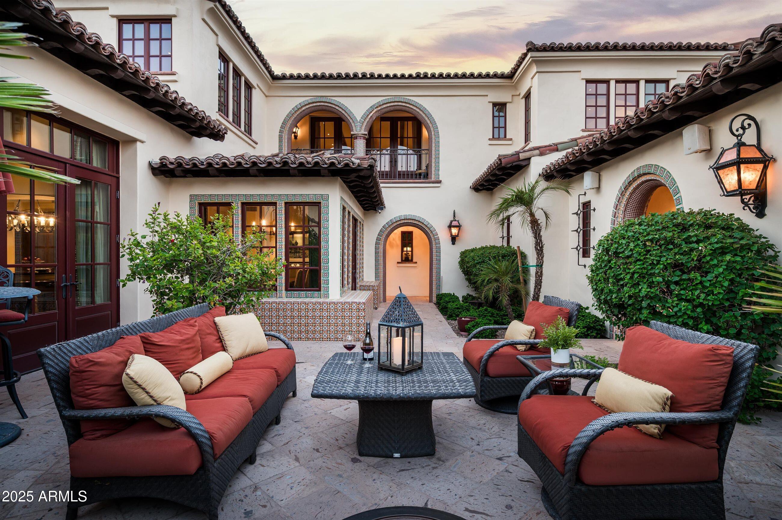 4949 E LINCOLN Drive, 11