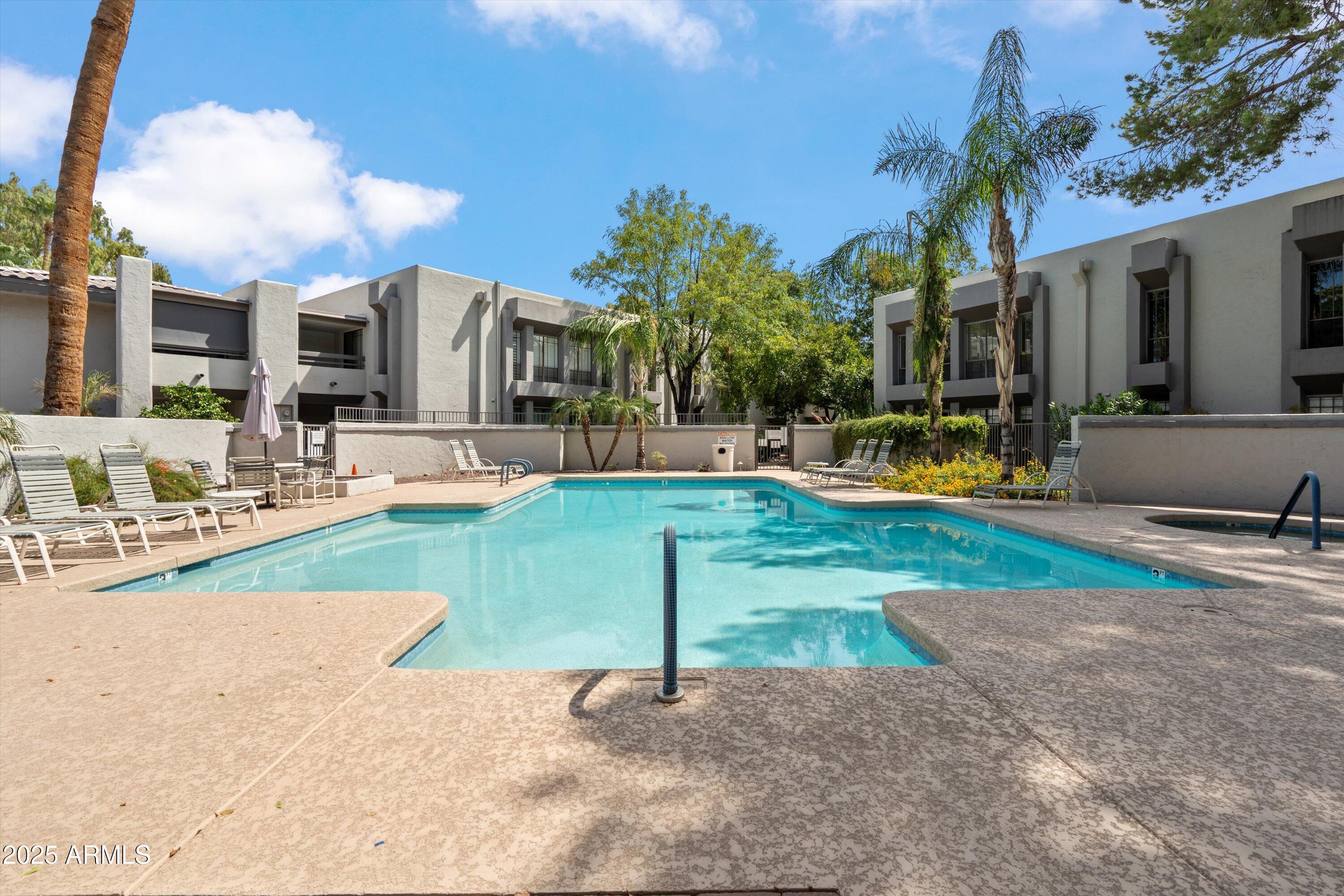 5201 N 24TH Street, 206