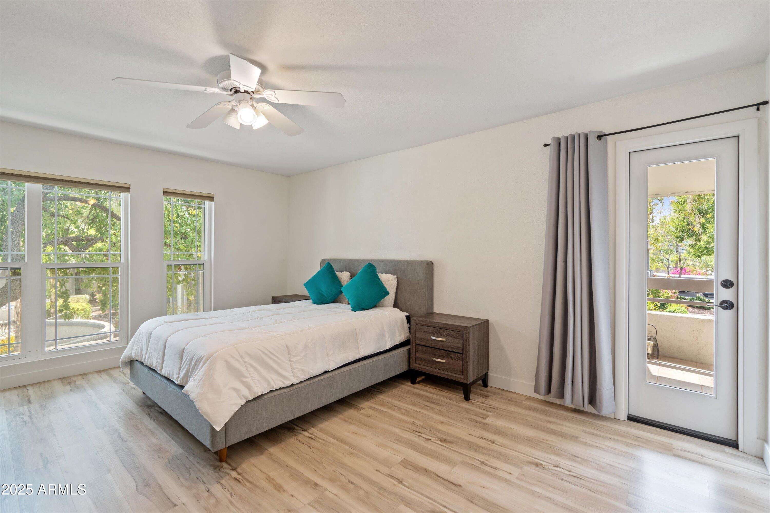 5201 N 24TH Street, 206