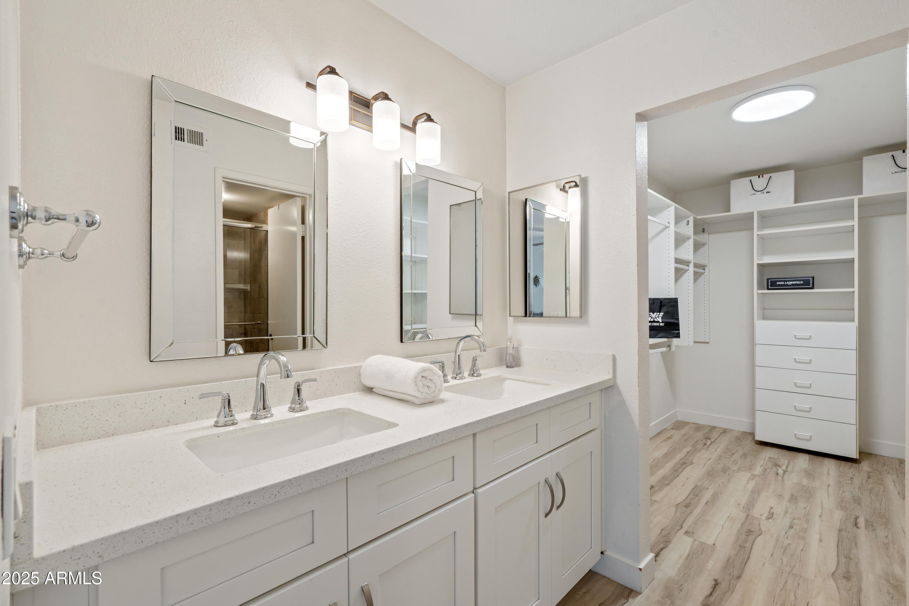 5201 N 24TH Street, 206