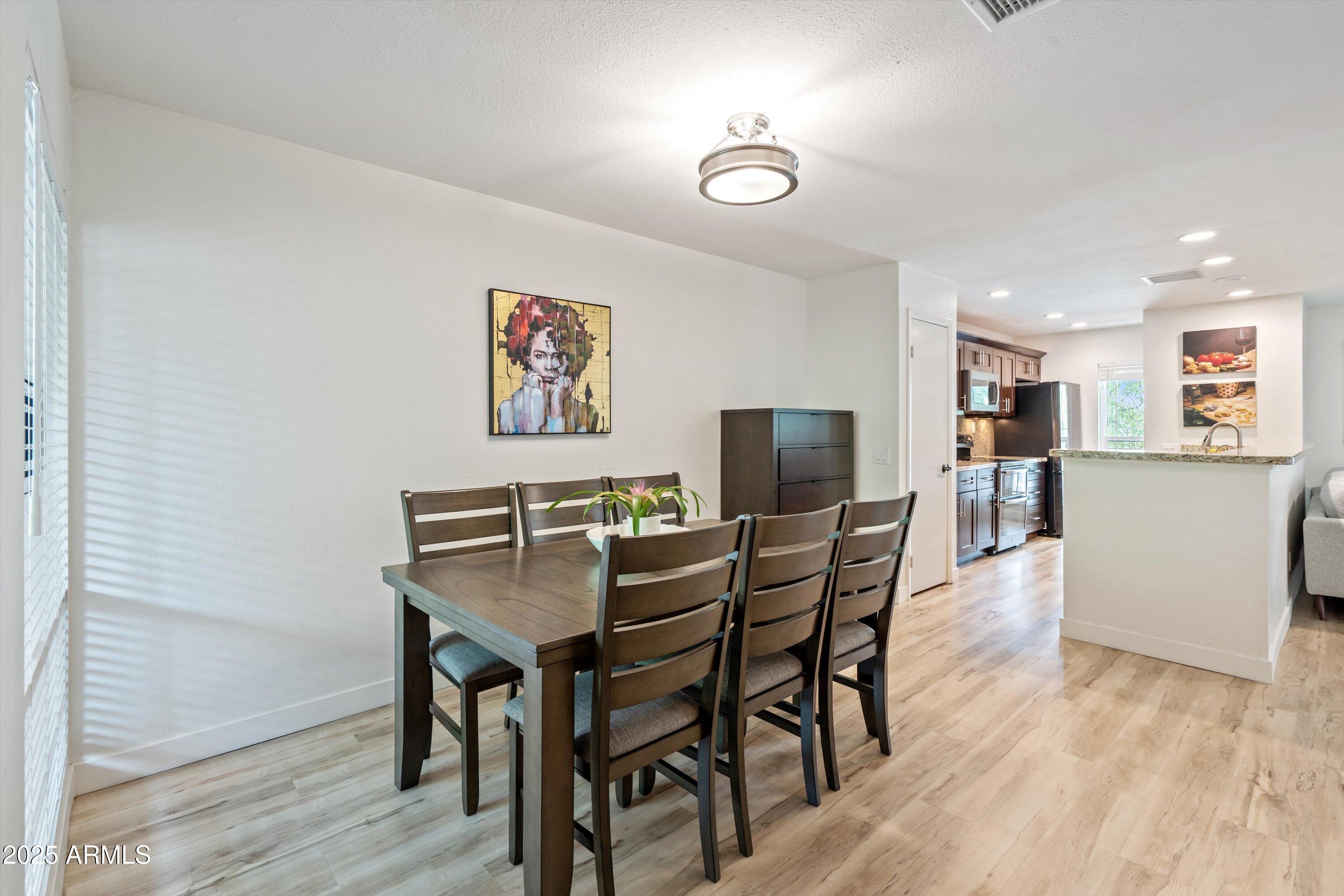 5201 N 24TH Street, 206