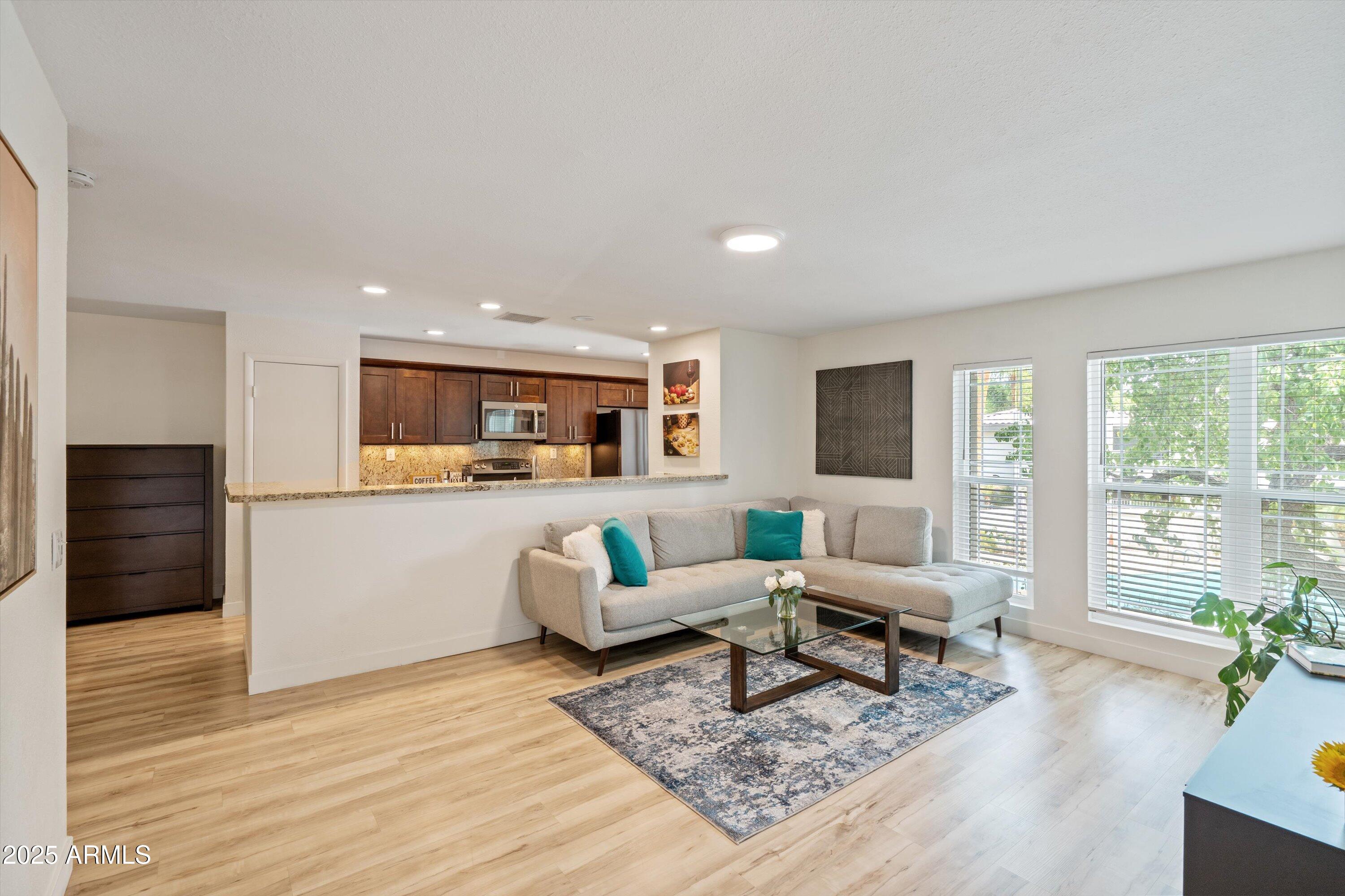 5201 N 24TH Street, 206