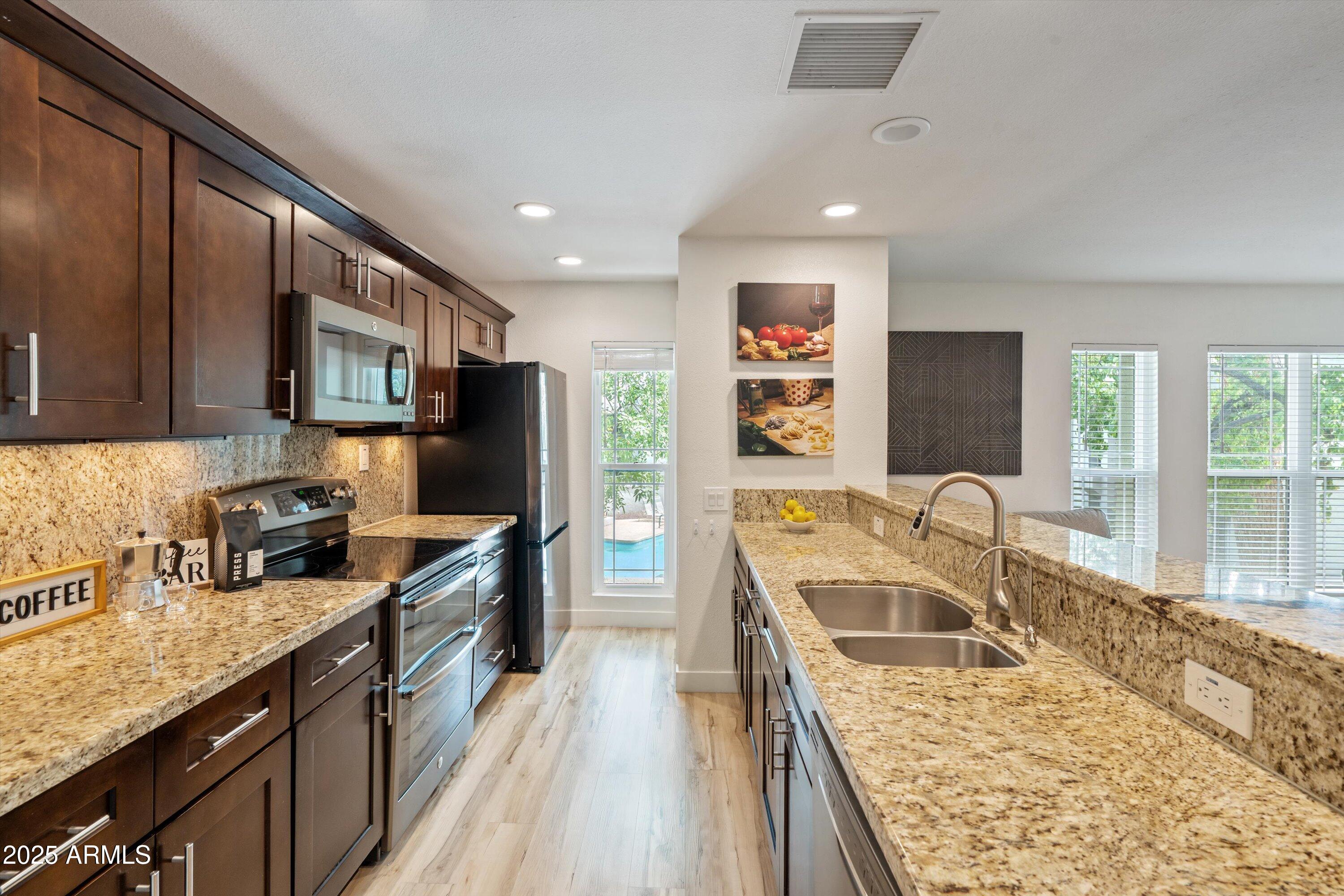 5201 N 24TH Street, 206