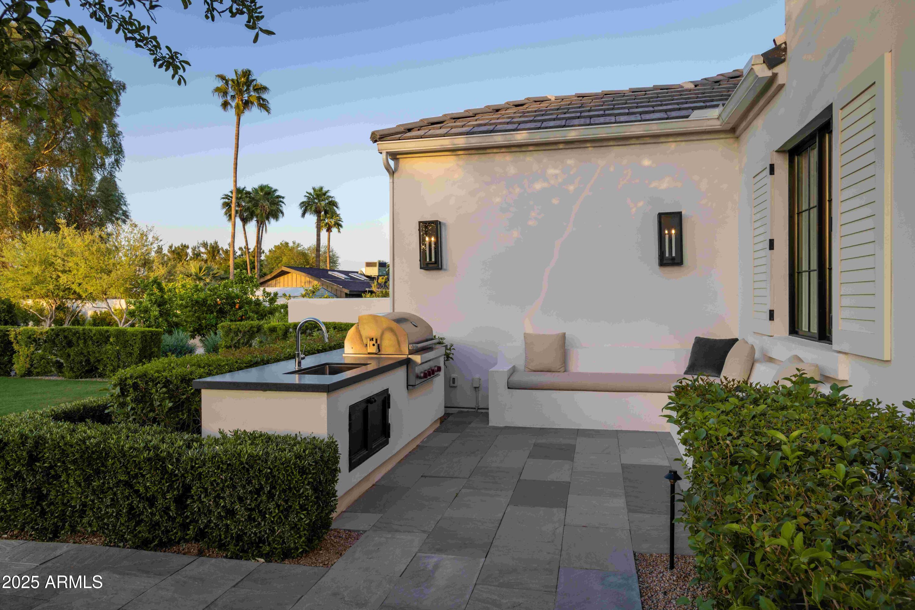 6716 E MALCOMB Drive