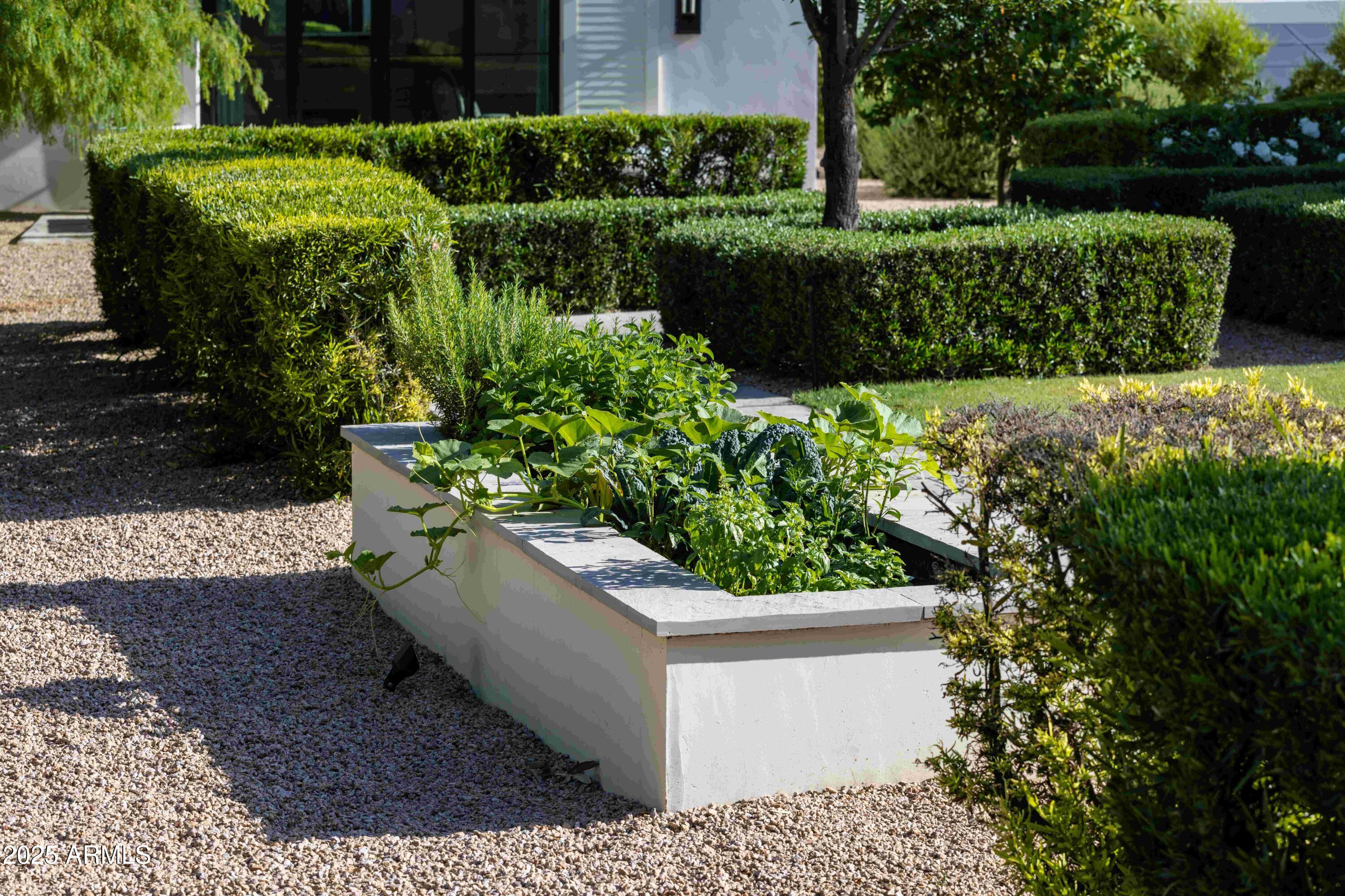 6716 E MALCOMB Drive