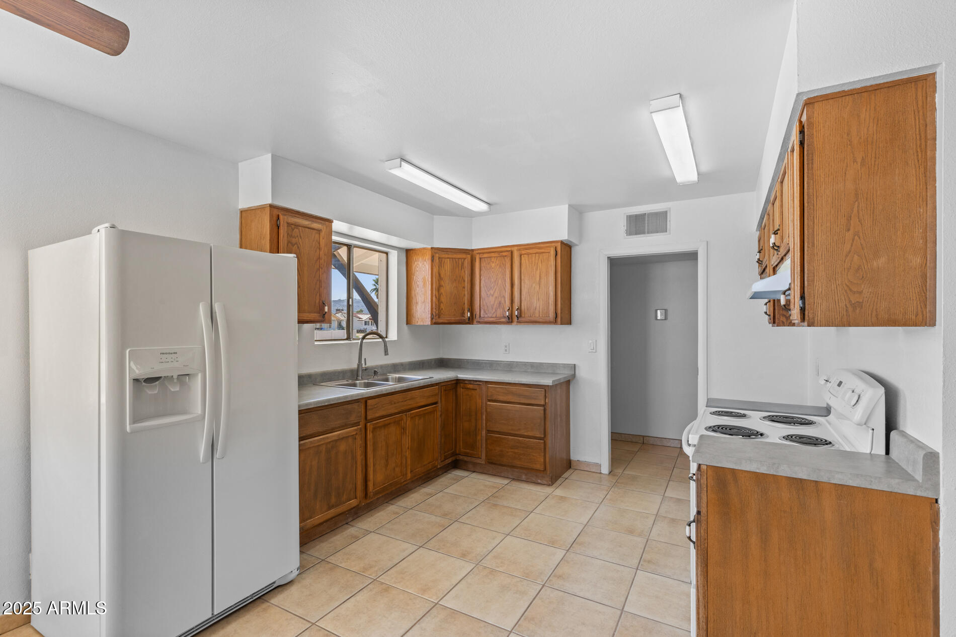 2230 E CHIPMAN Road, Phoenix