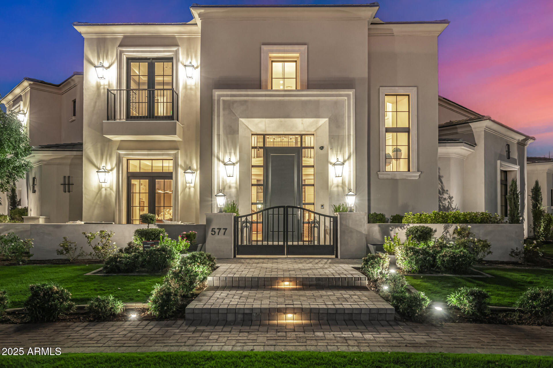 577 W HORSESHOE Place