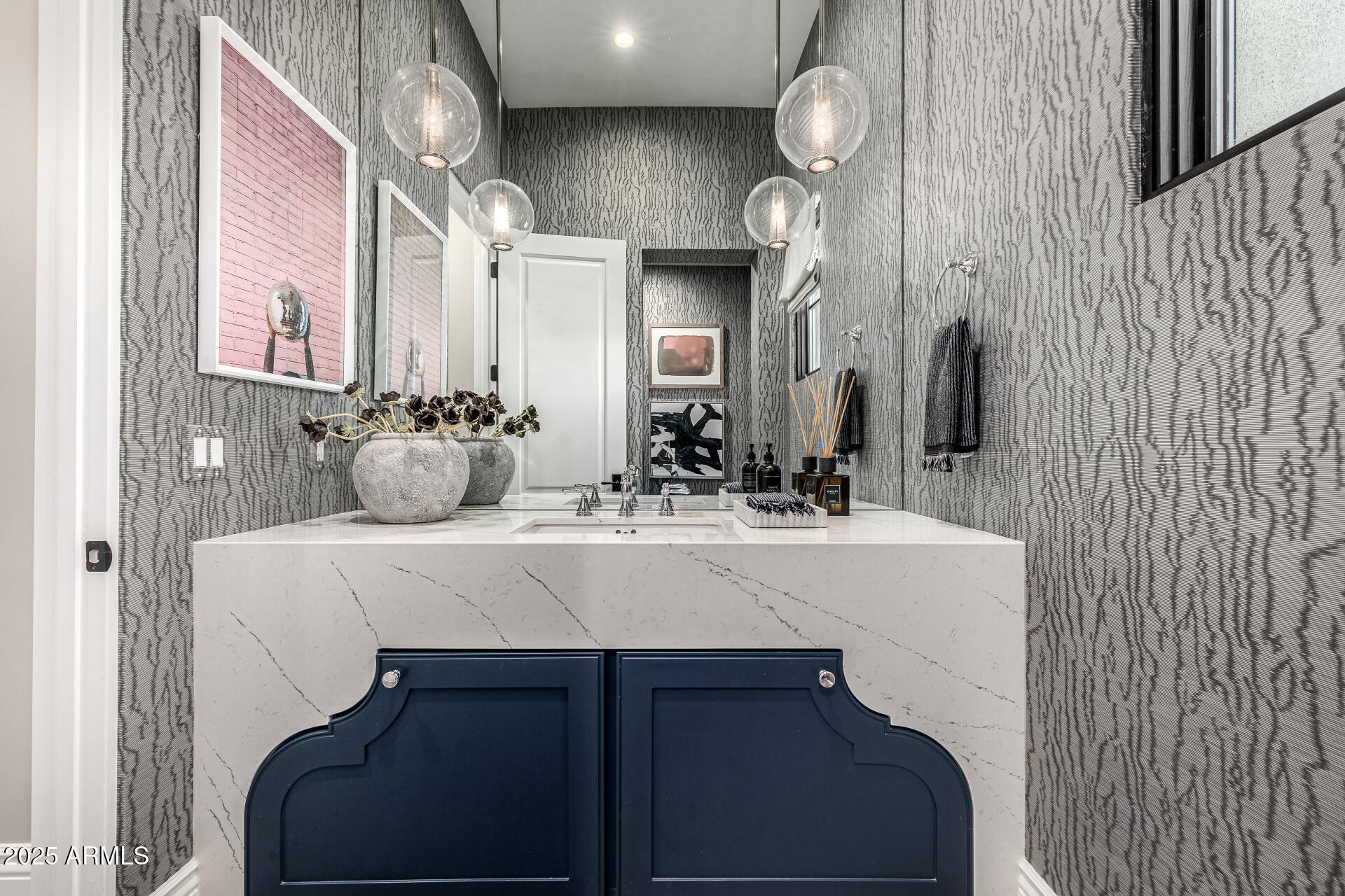 577 W HORSESHOE Place