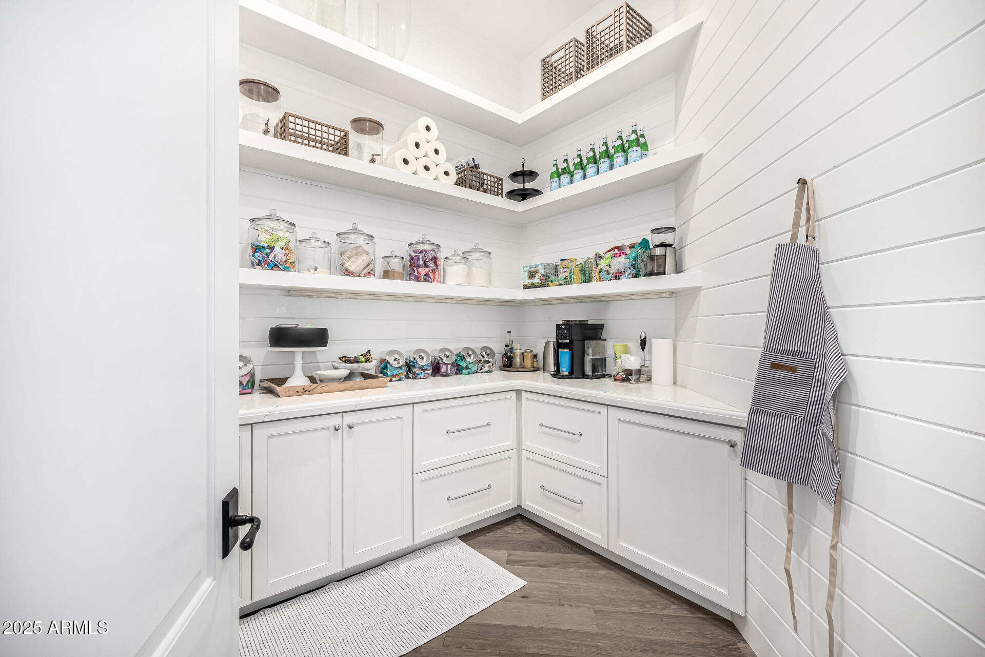 577 W HORSESHOE Place