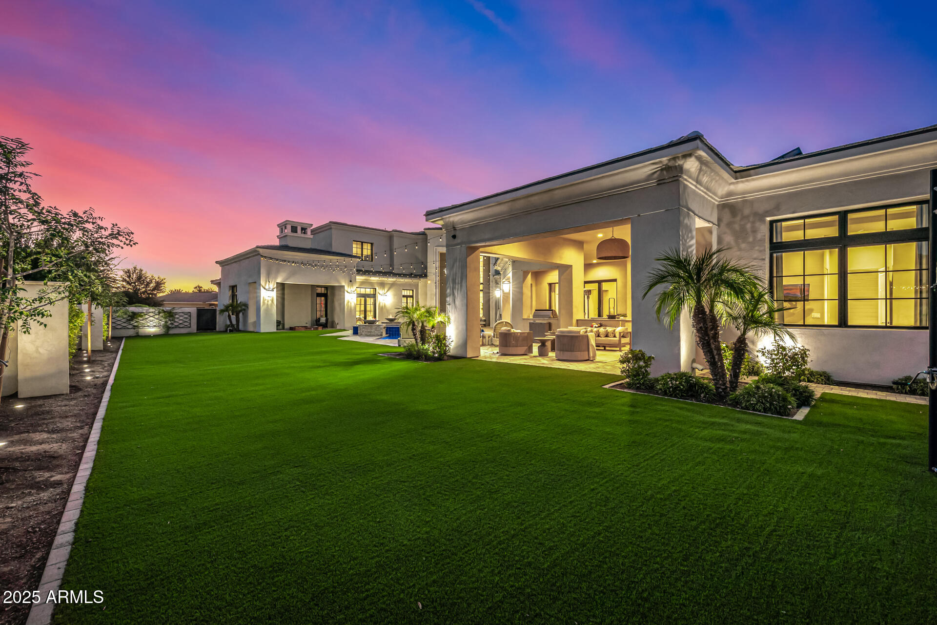 577 W HORSESHOE Place