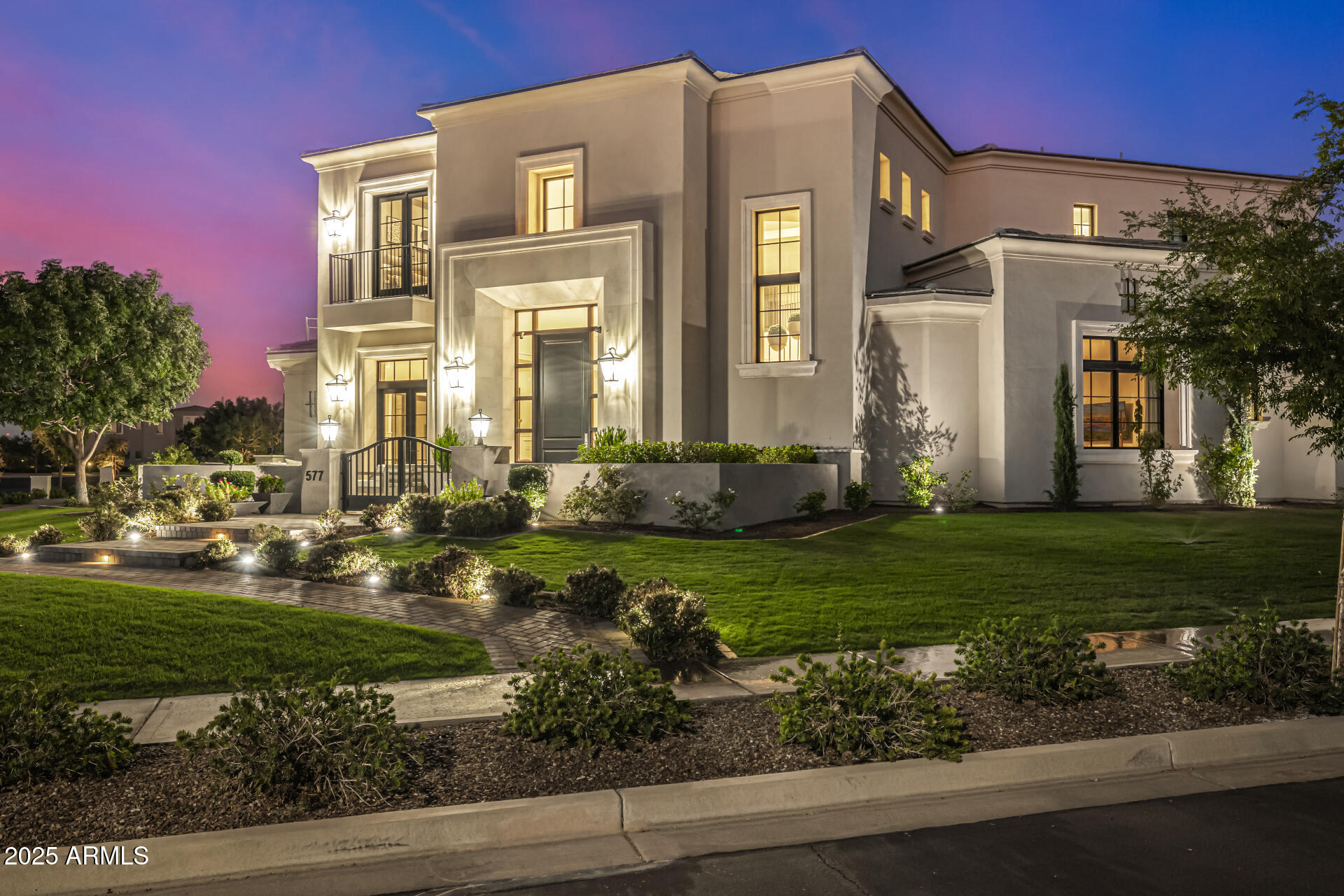 577 W HORSESHOE Place