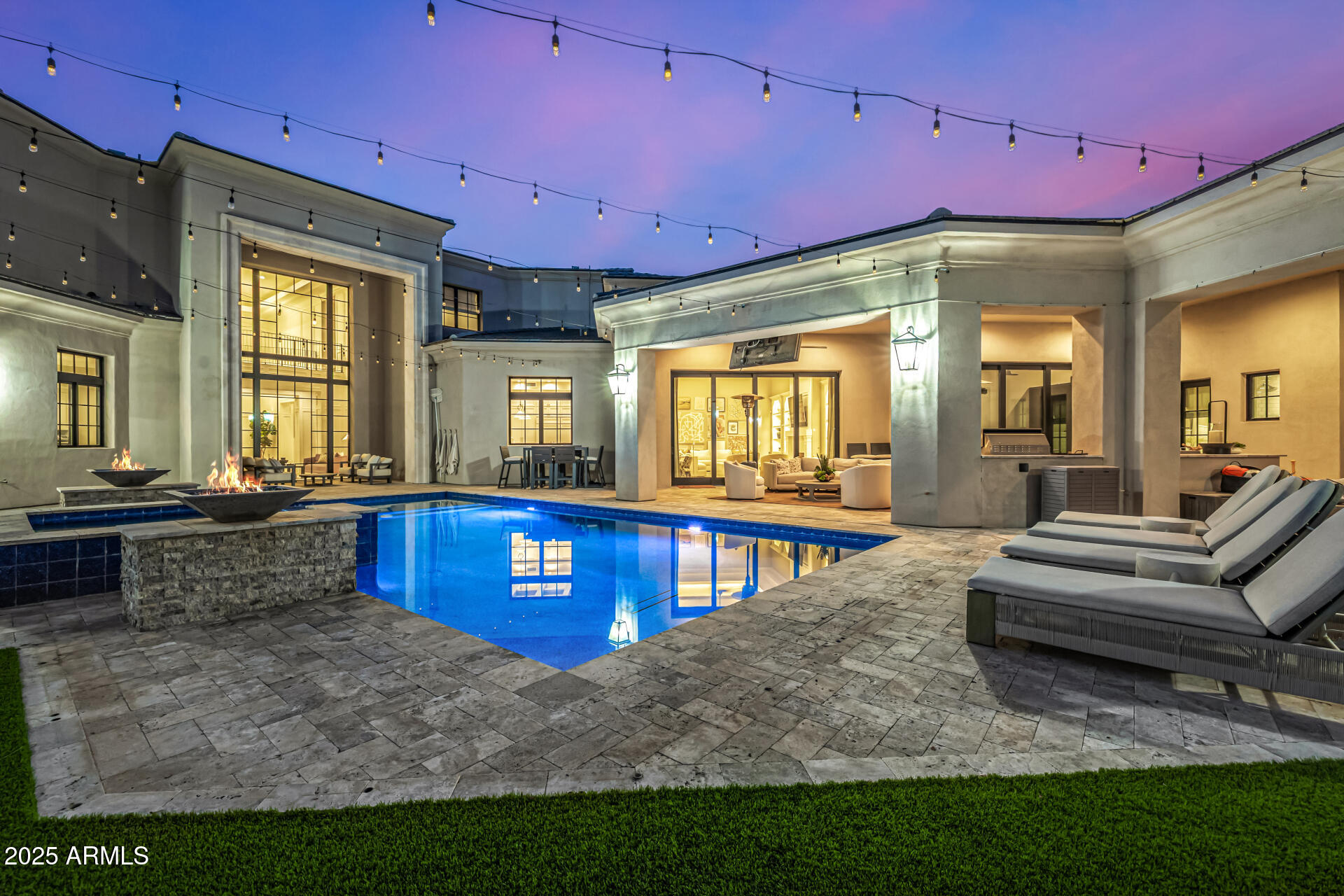 577 W HORSESHOE Place