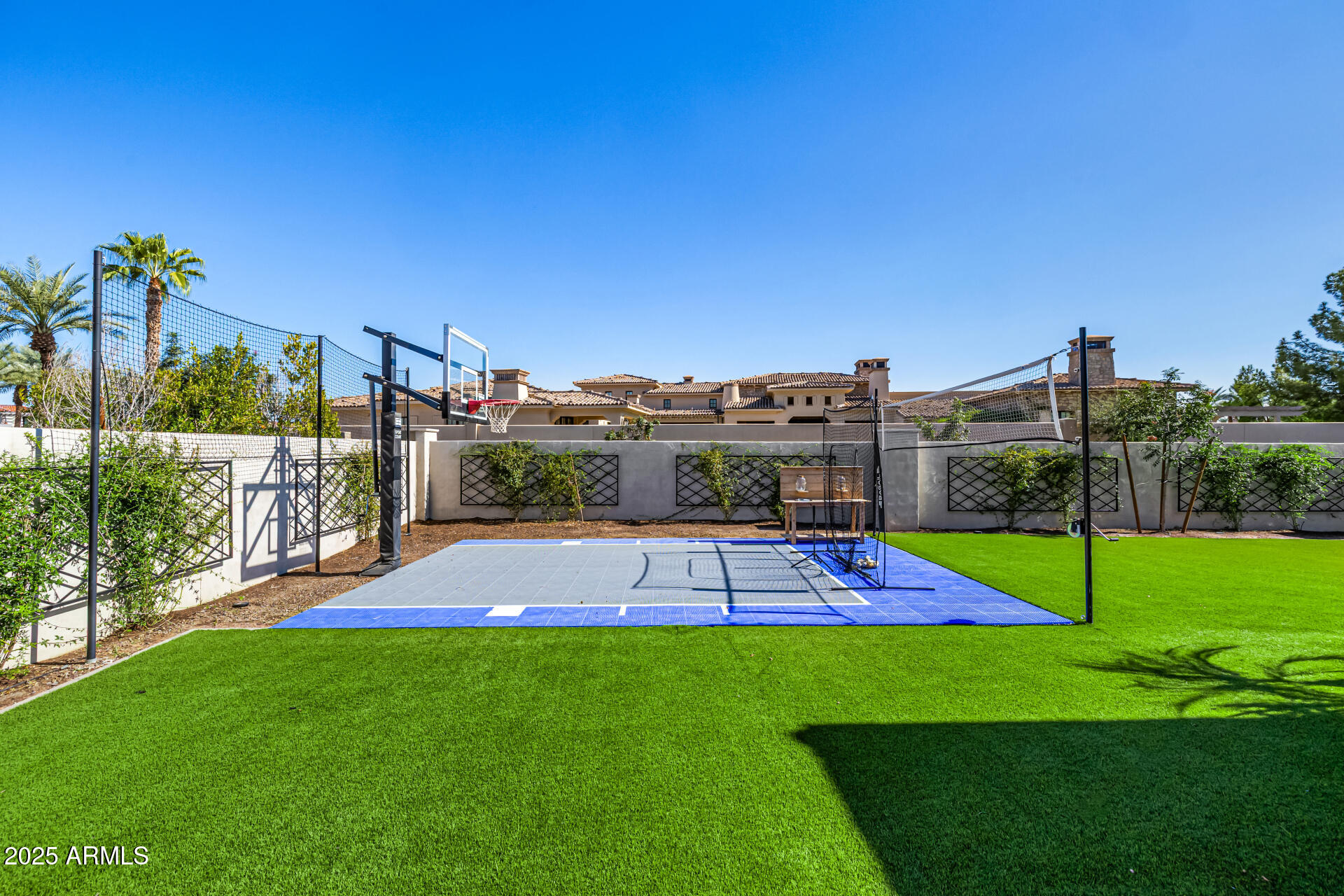 577 W HORSESHOE Place