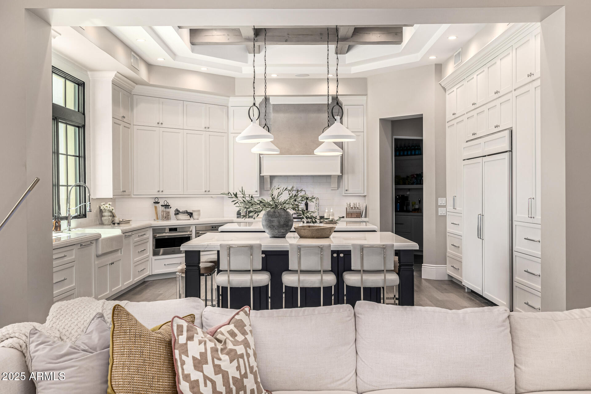 577 W HORSESHOE Place