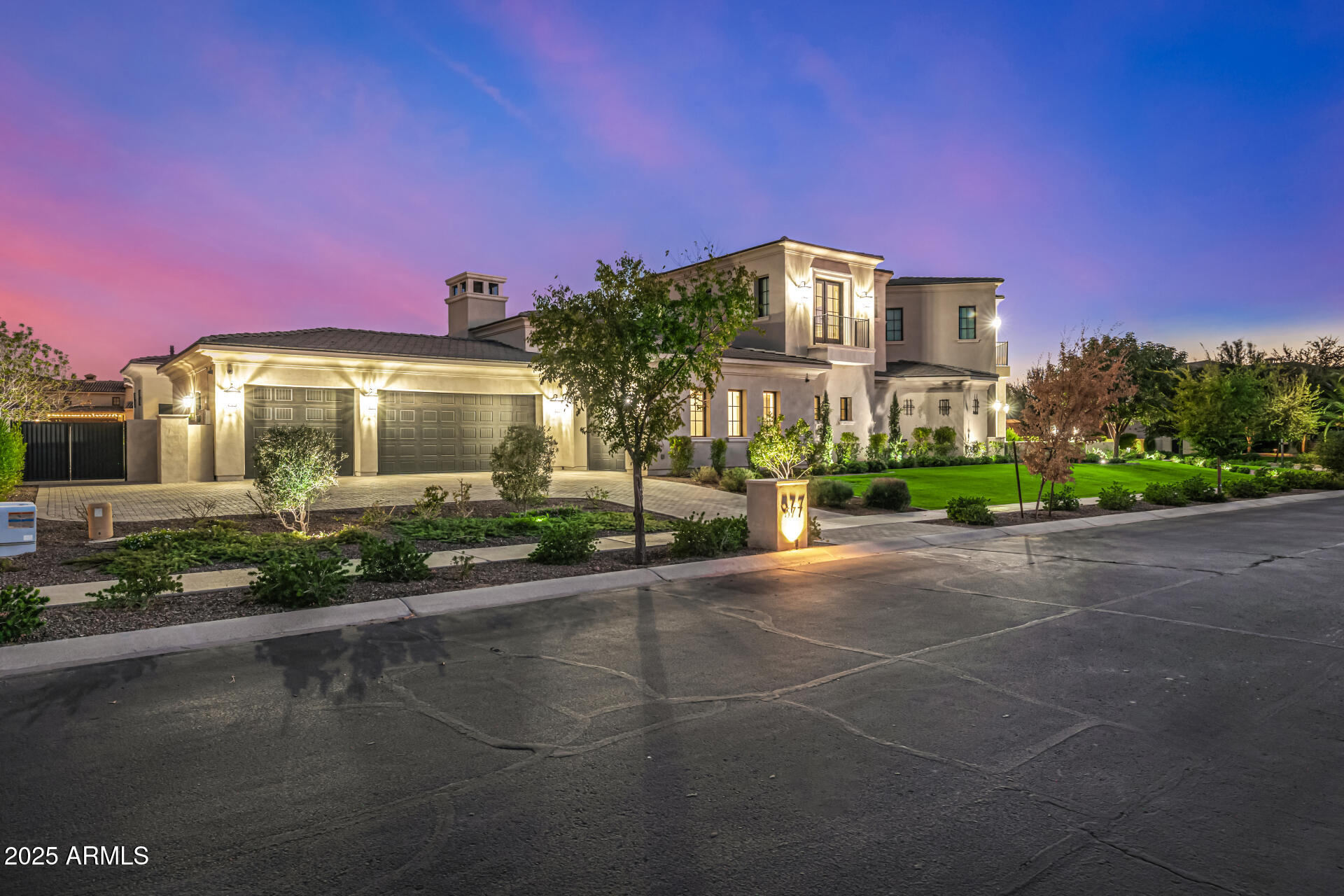 577 W HORSESHOE Place