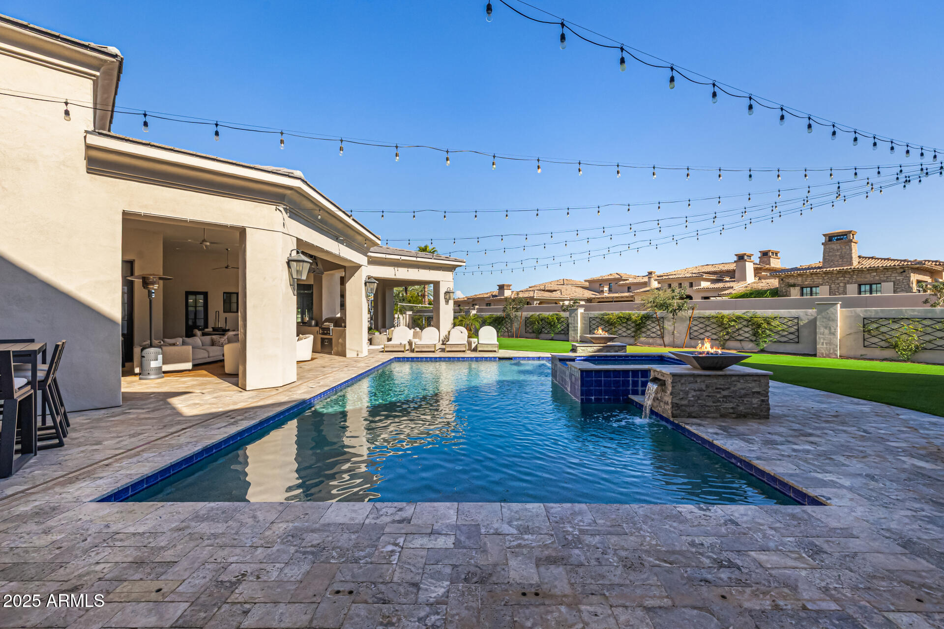 577 W HORSESHOE Place