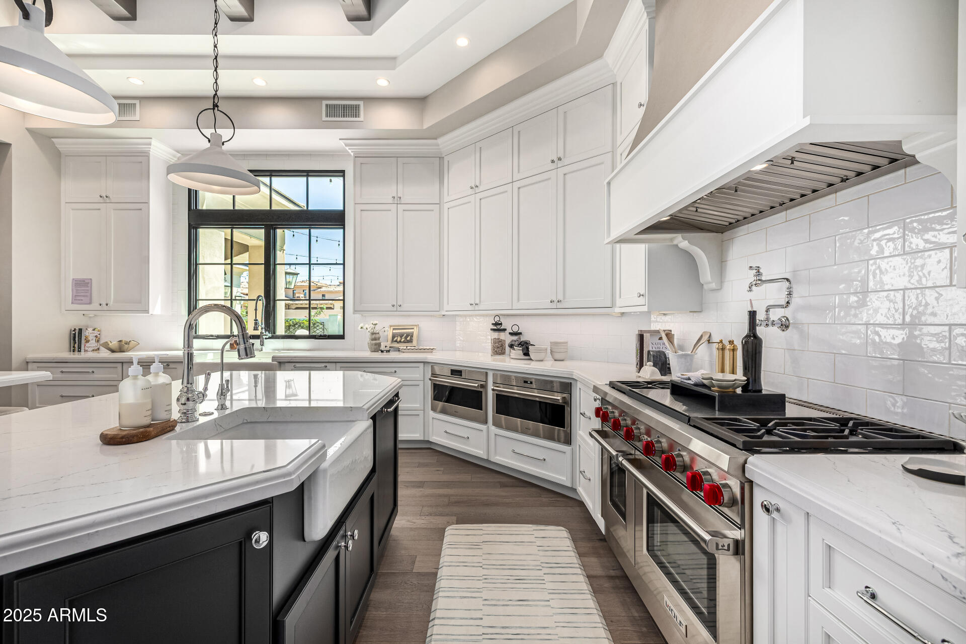 577 W HORSESHOE Place