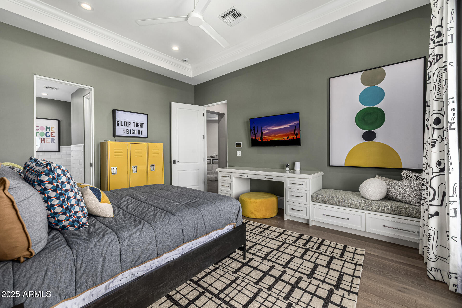 577 W HORSESHOE Place